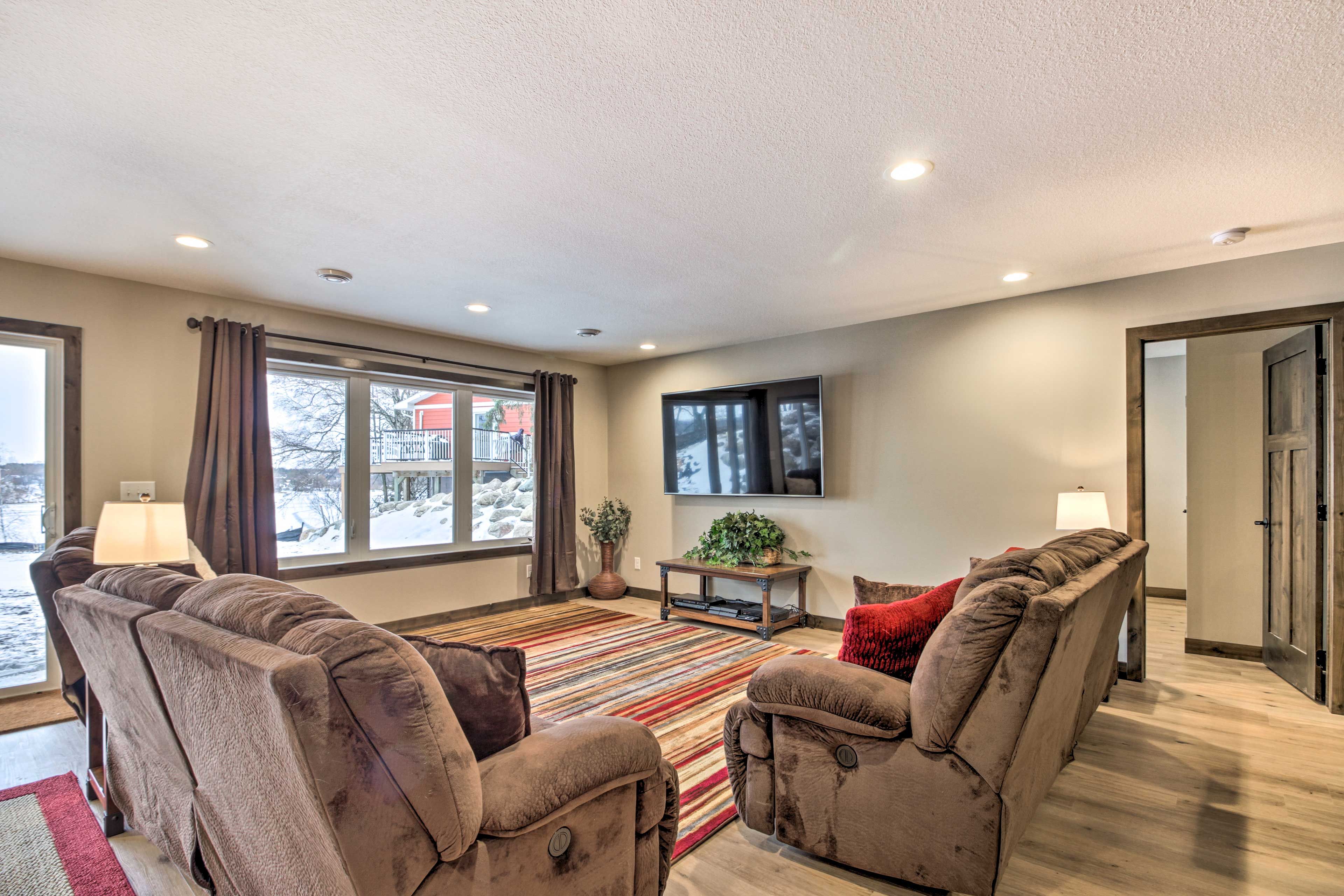 Game Room | Lower Level | Smart TV | DVD Player | PlayStation Console