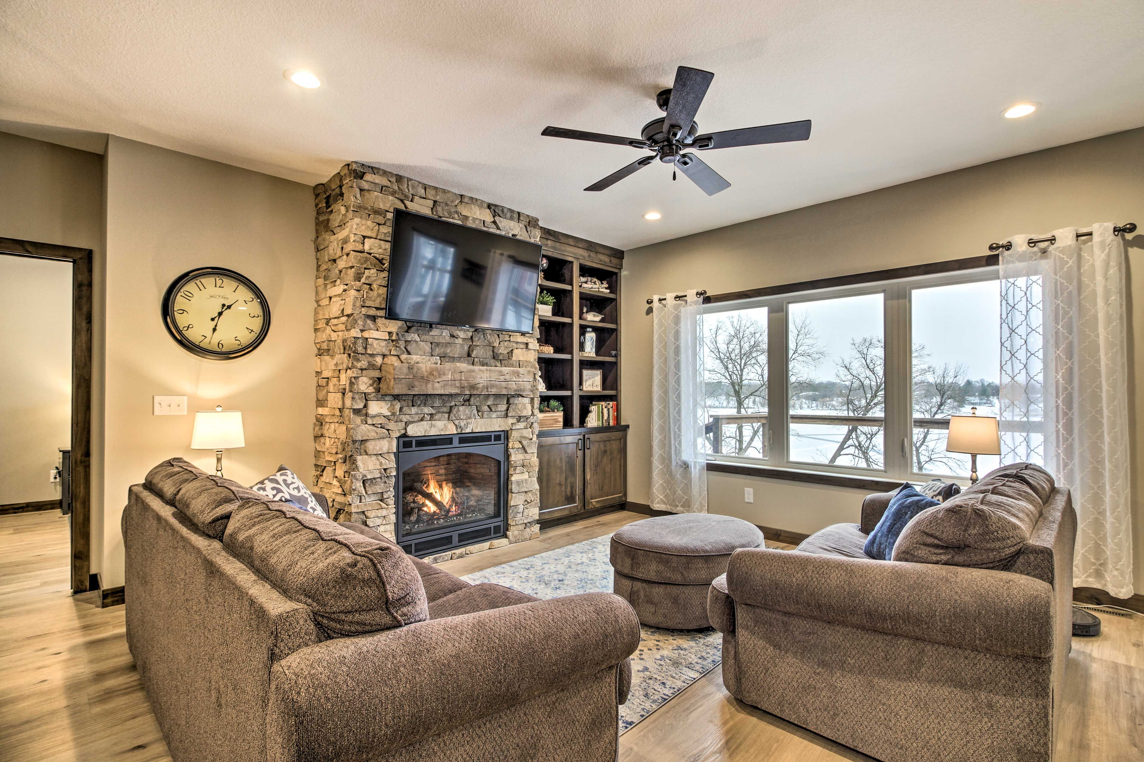 Alexandria Vacation Rental | 6BR | 3BA | 3,454 Sq Ft | Stairs Required