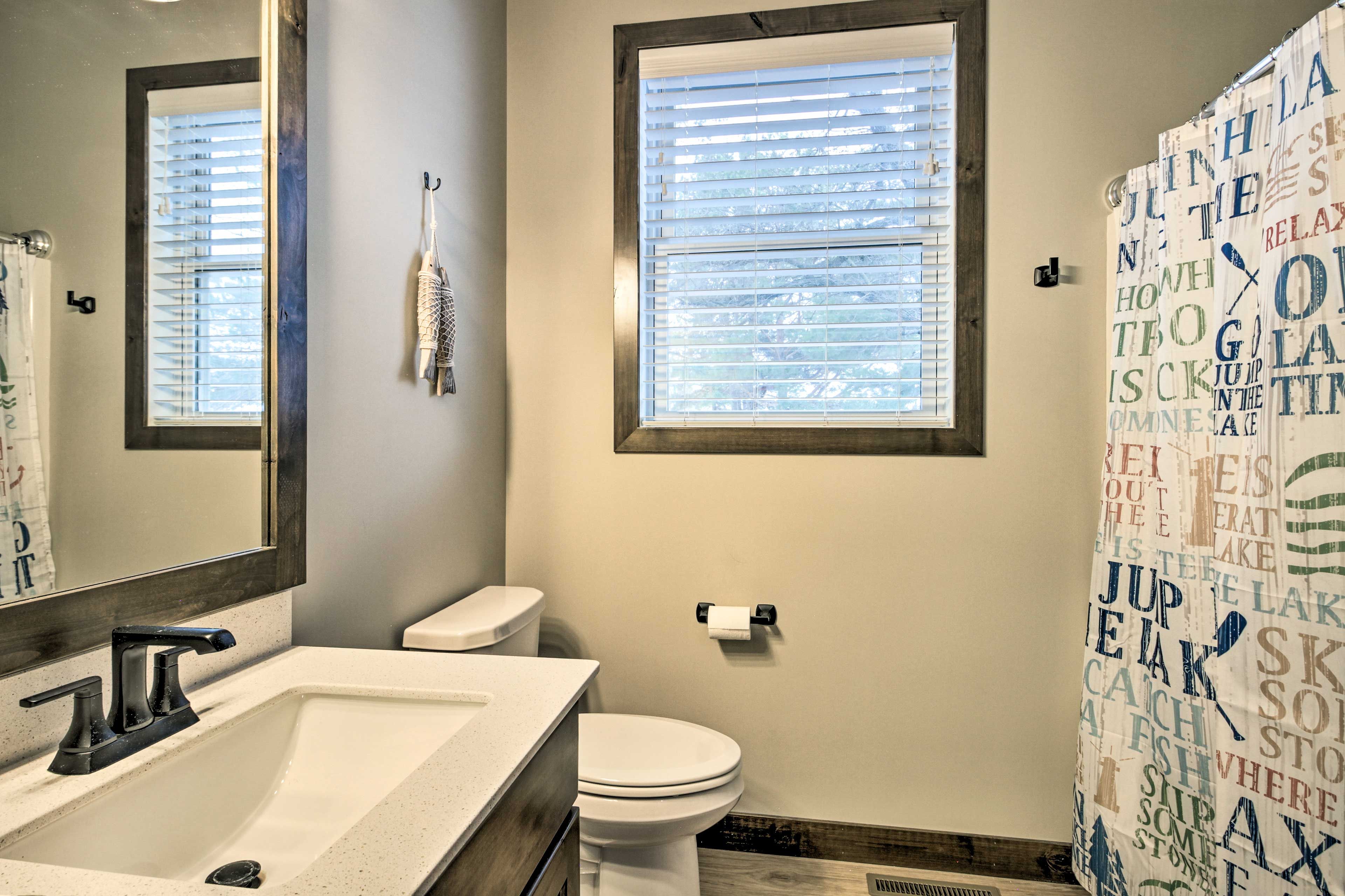 Full Bathroom | Main Level | Complimentary Toiletries | Hair Dryer