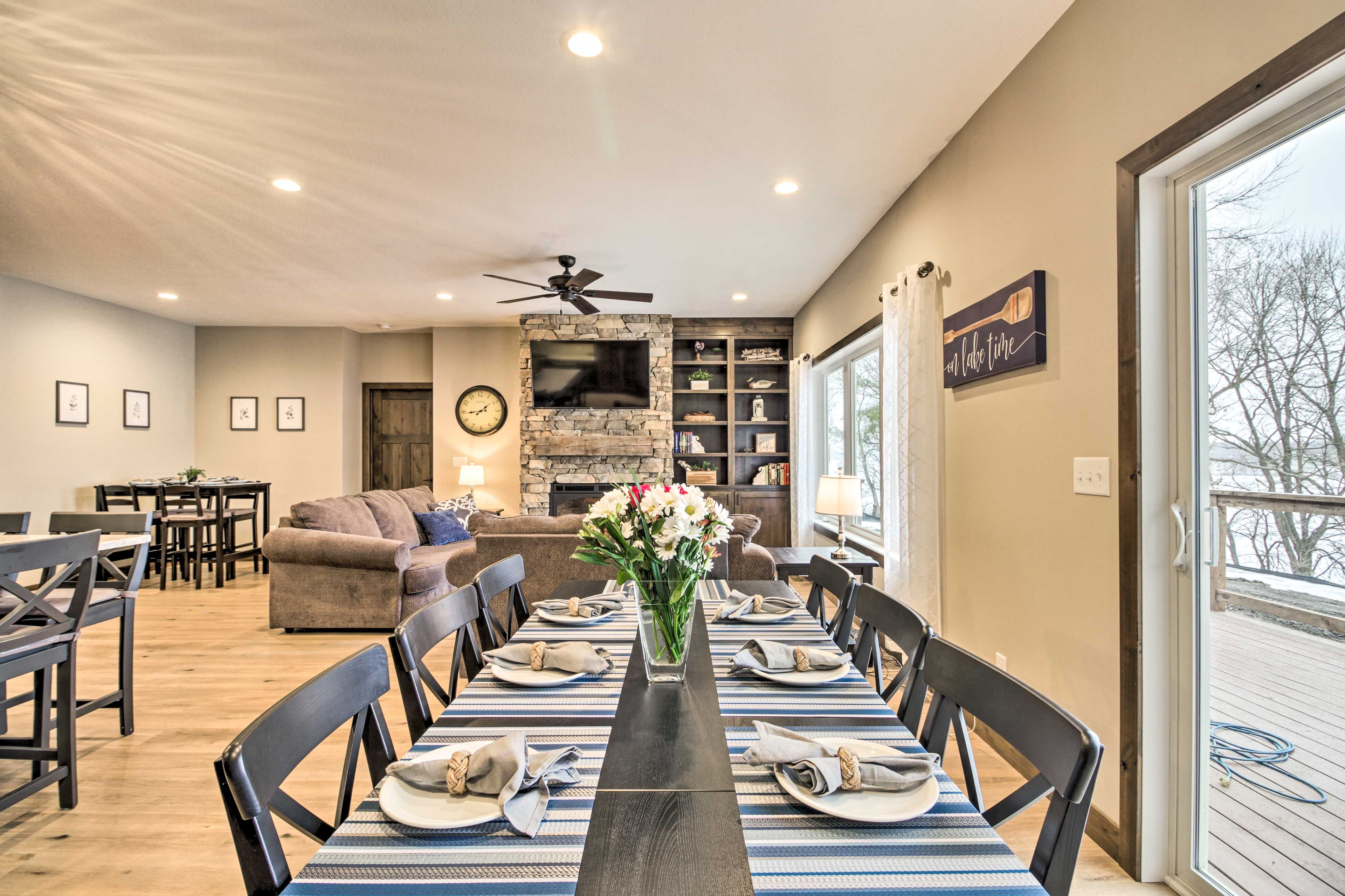 Dining Area | Main Level | Dishware/Flatware | Complimentary Spices