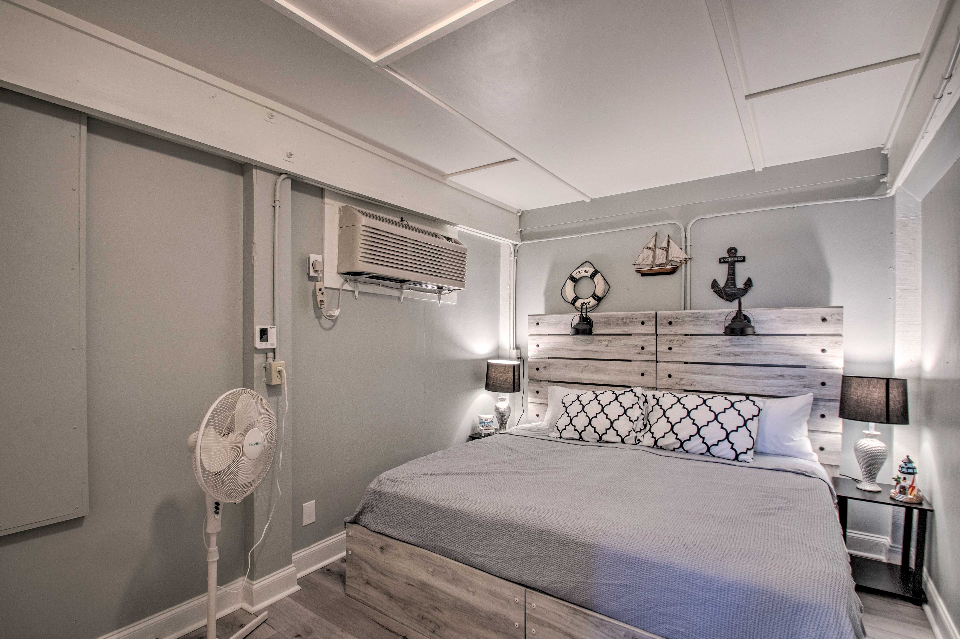 Studio | King Bed