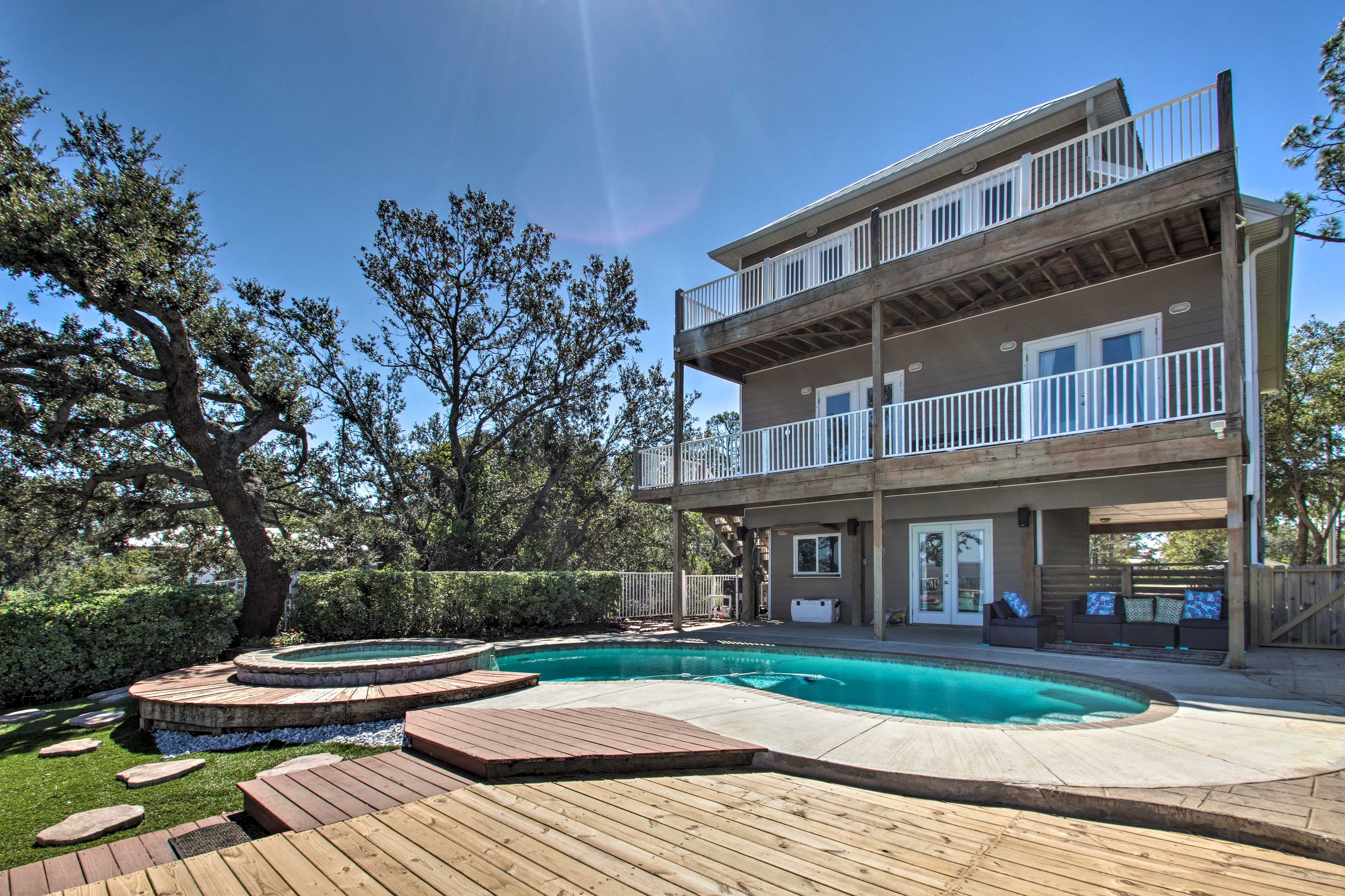 Shared Pool & Spa (Both Unheated)
