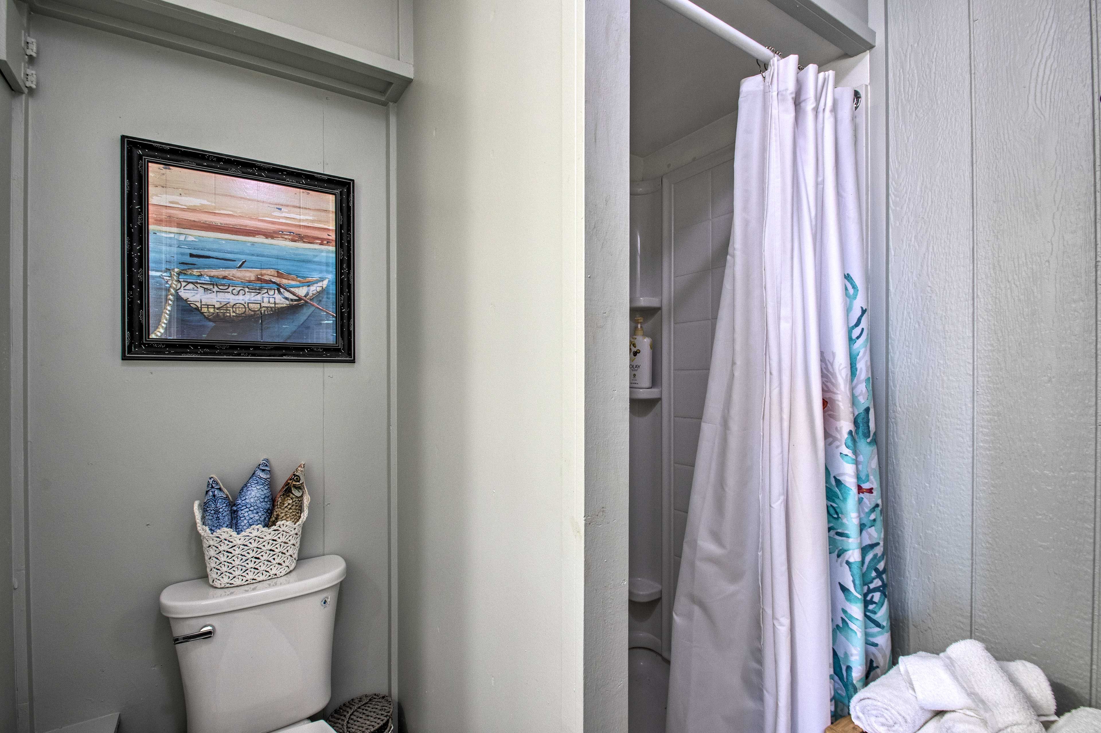 Full Bathroom | Complimentary Toiletries