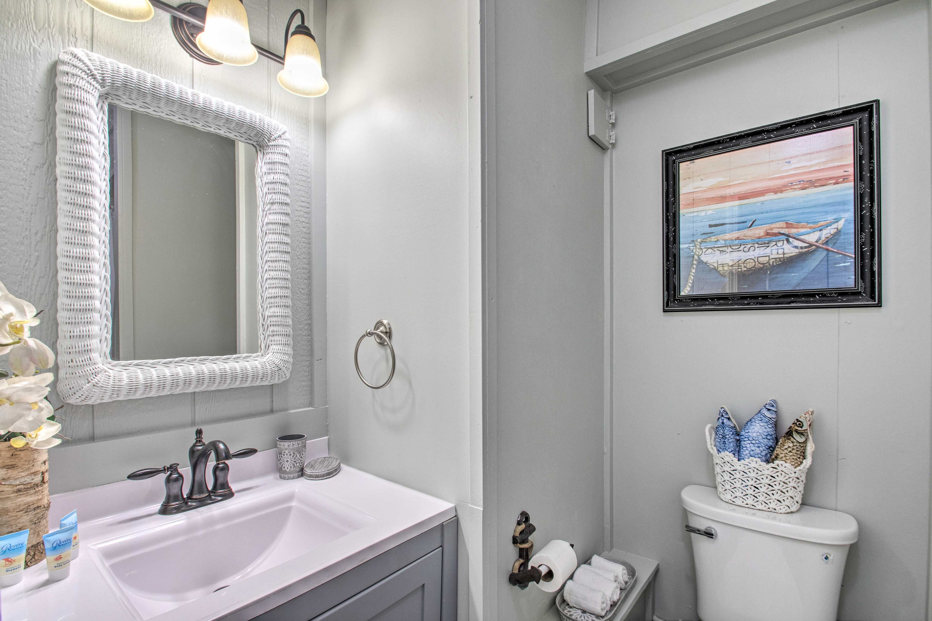 Full Bathroom | Towels Provided