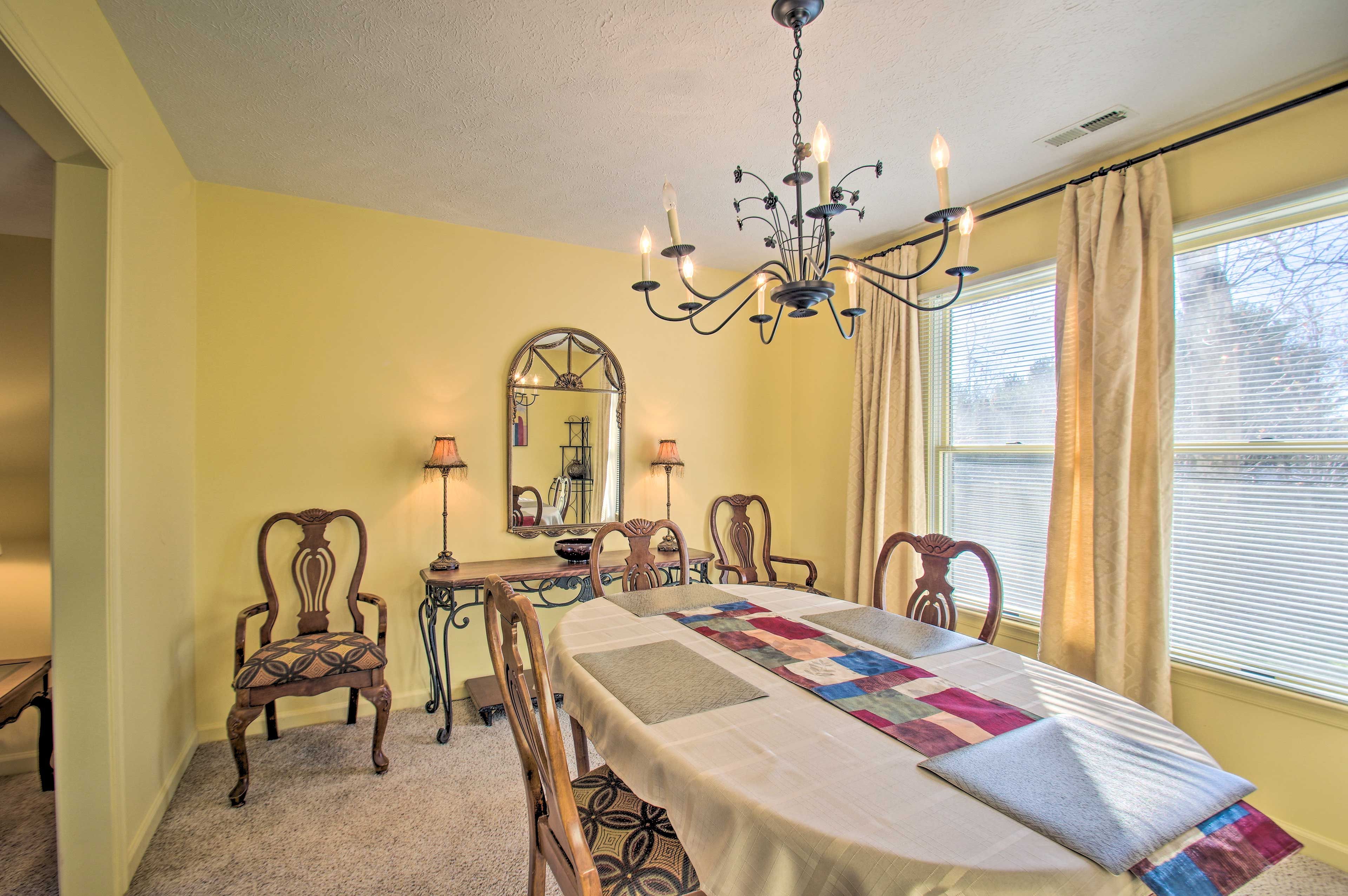 Dining Room | 6-Person Dining Table