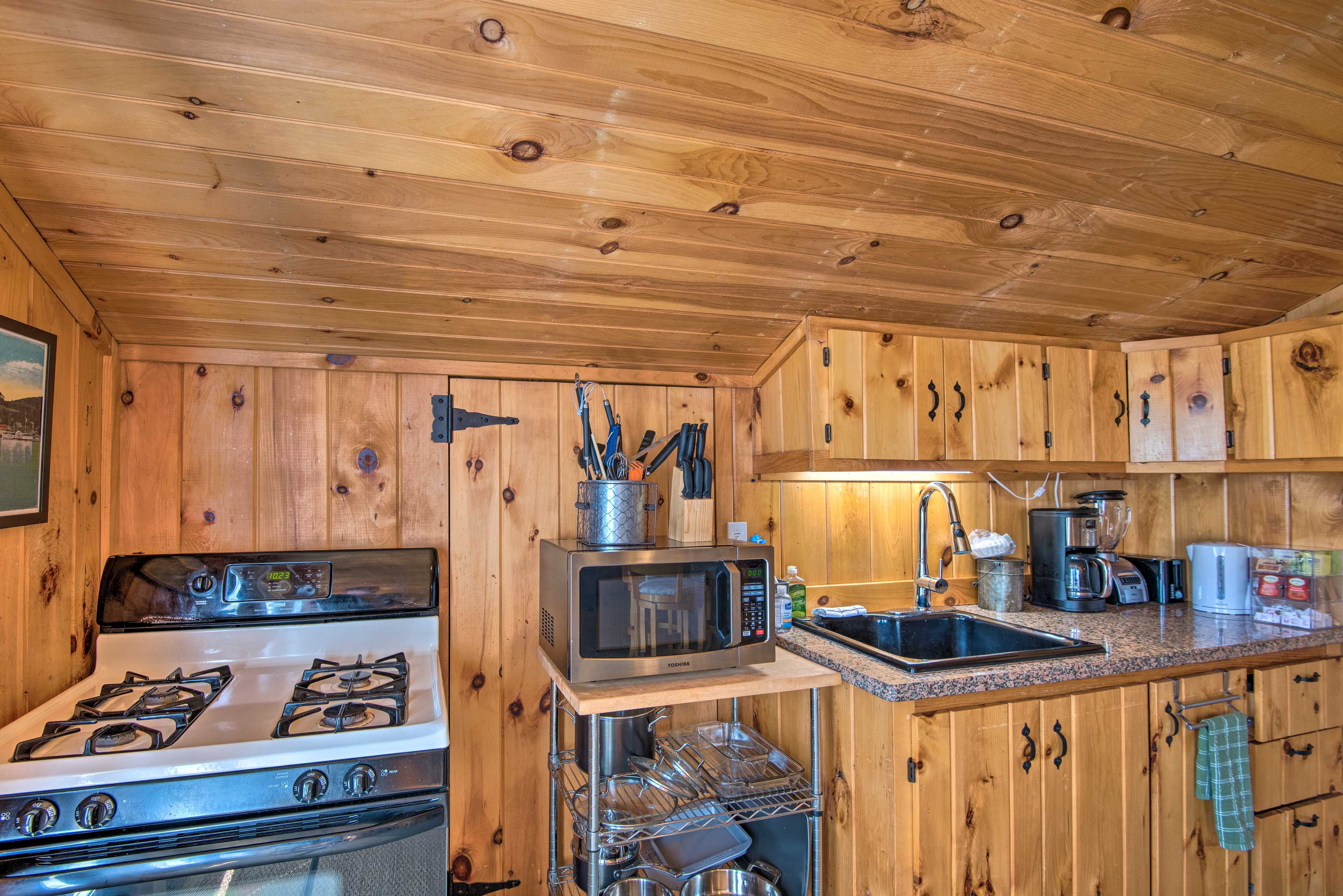 Kitchenette | Microwave | Toaster