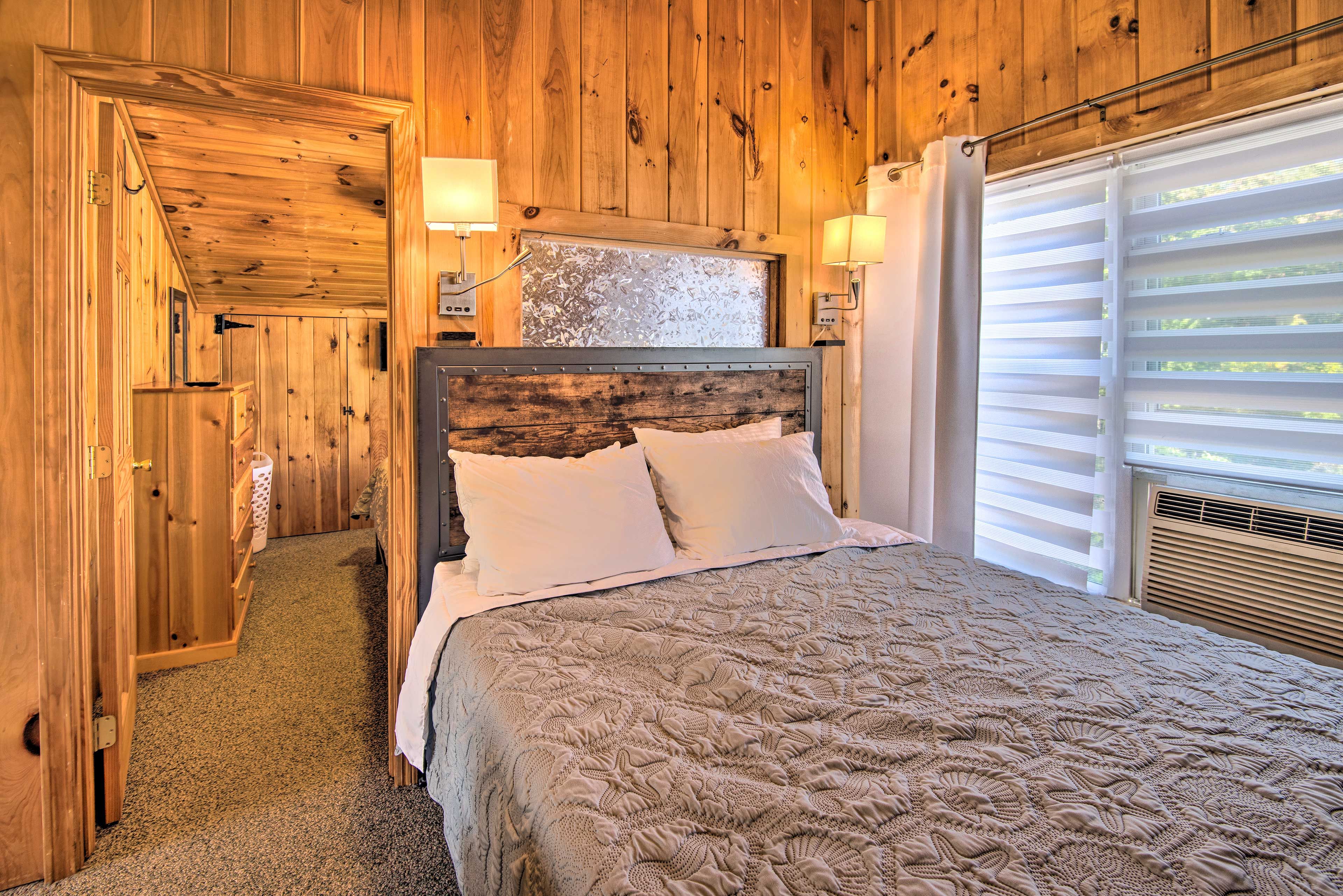 Studio | Queen Bed