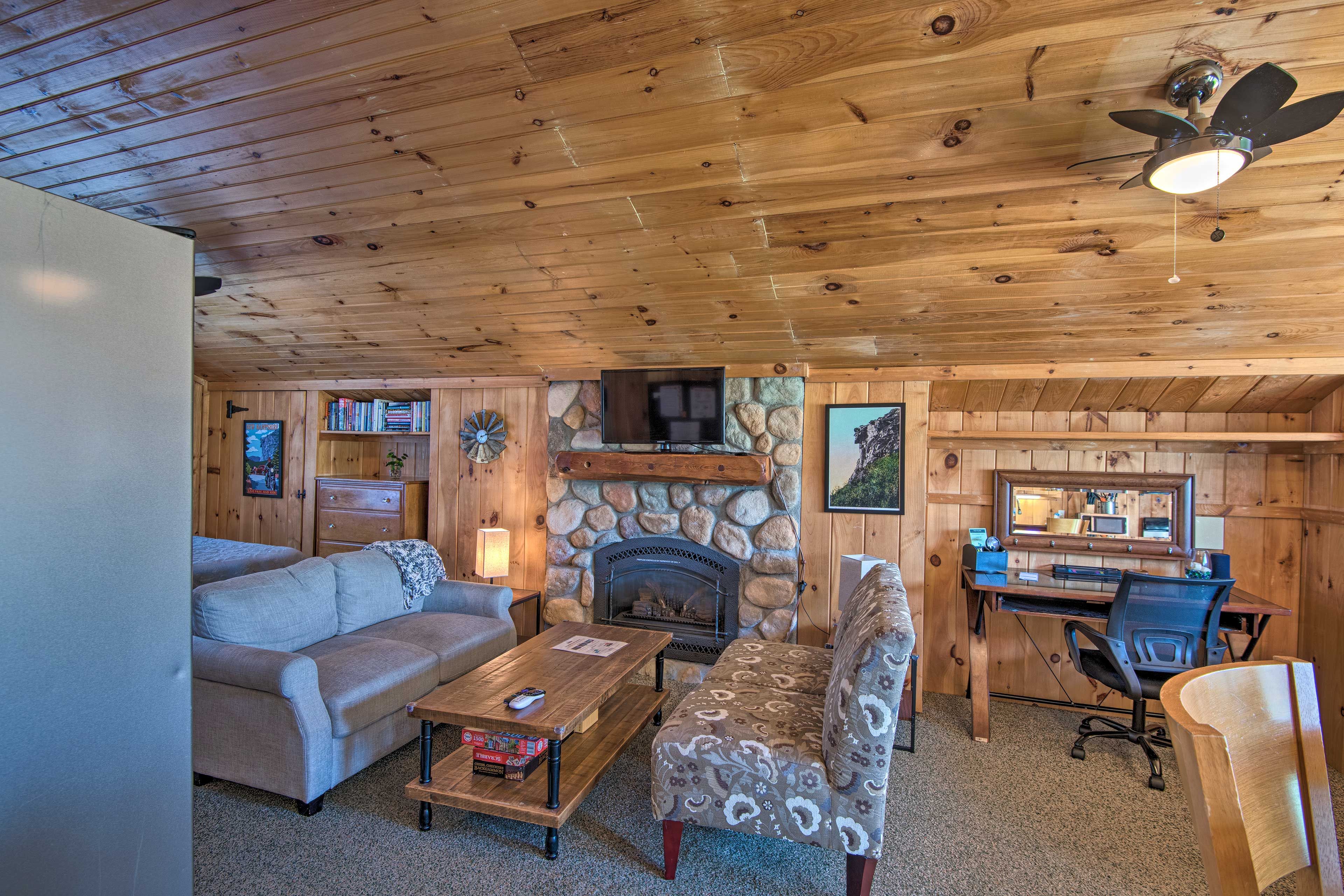 Living Area | Gas Fireplace | Desk Workspace