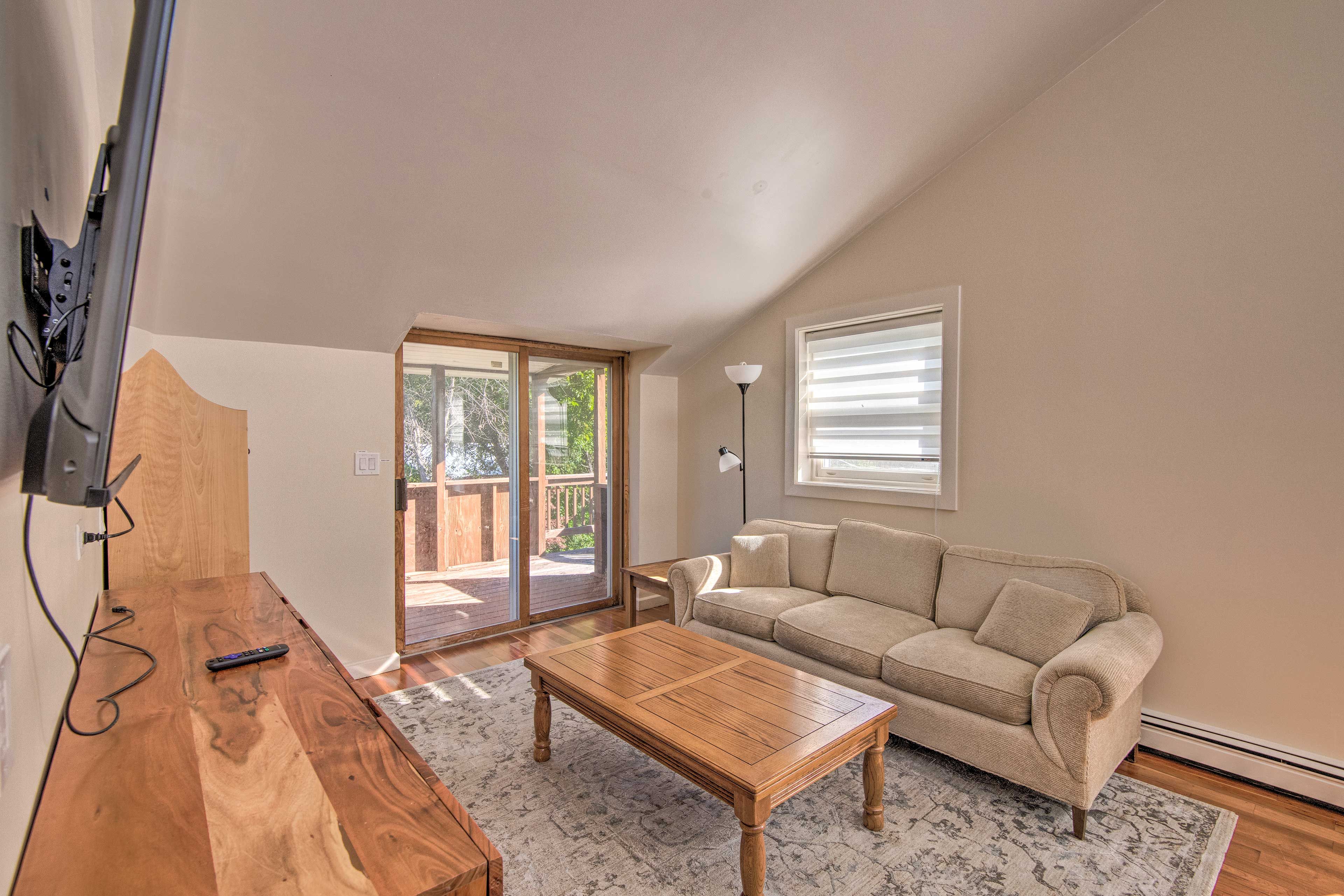Sitting Area | Smart TV | Main Level