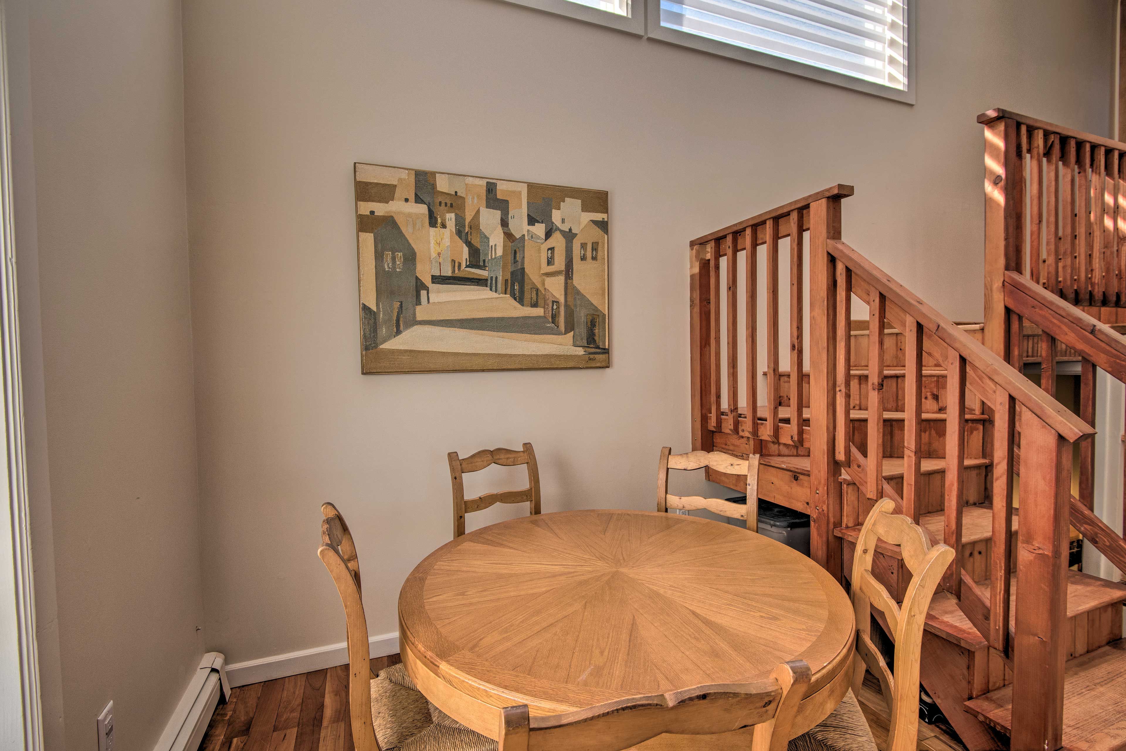 Dining Area | Dishware Provided