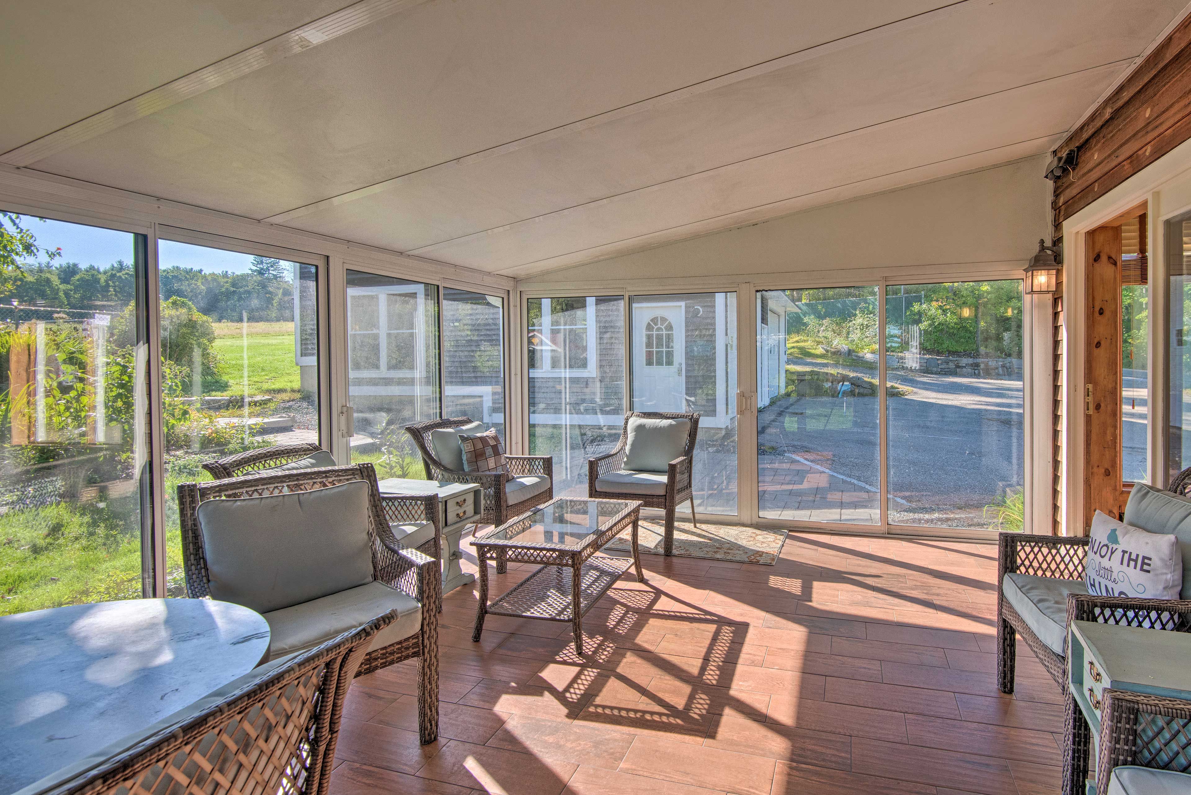 Sunroom | Free WiFi