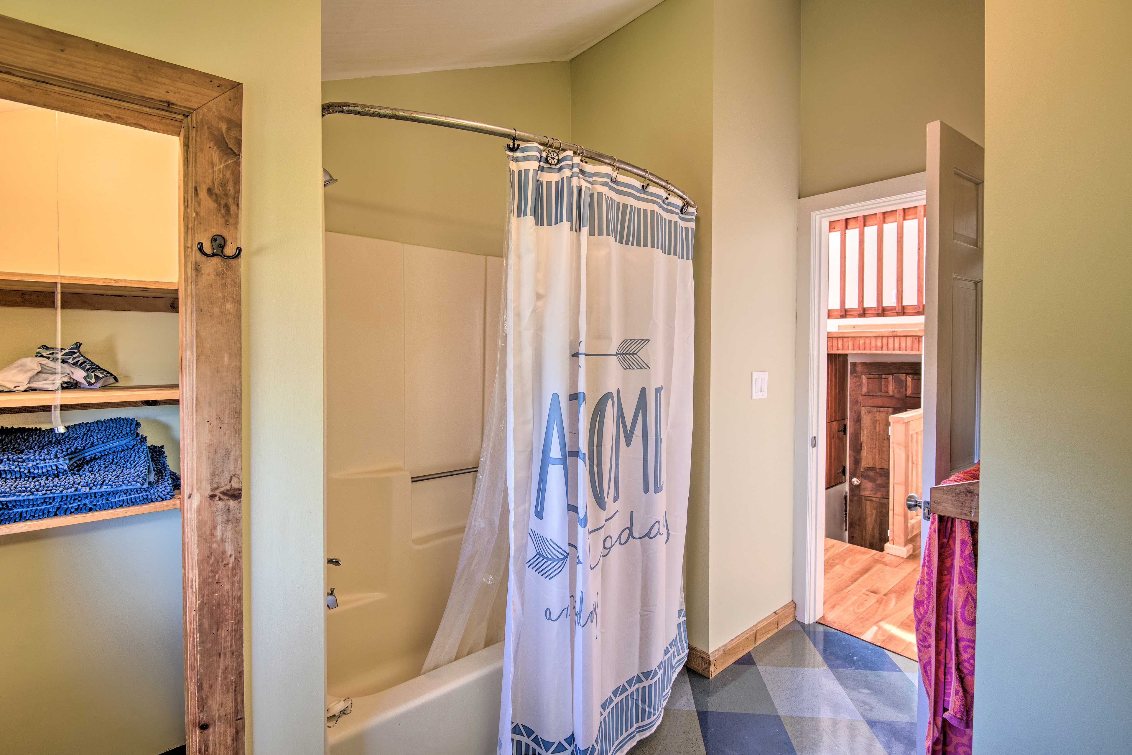 Full Bathroom | 2nd Level
