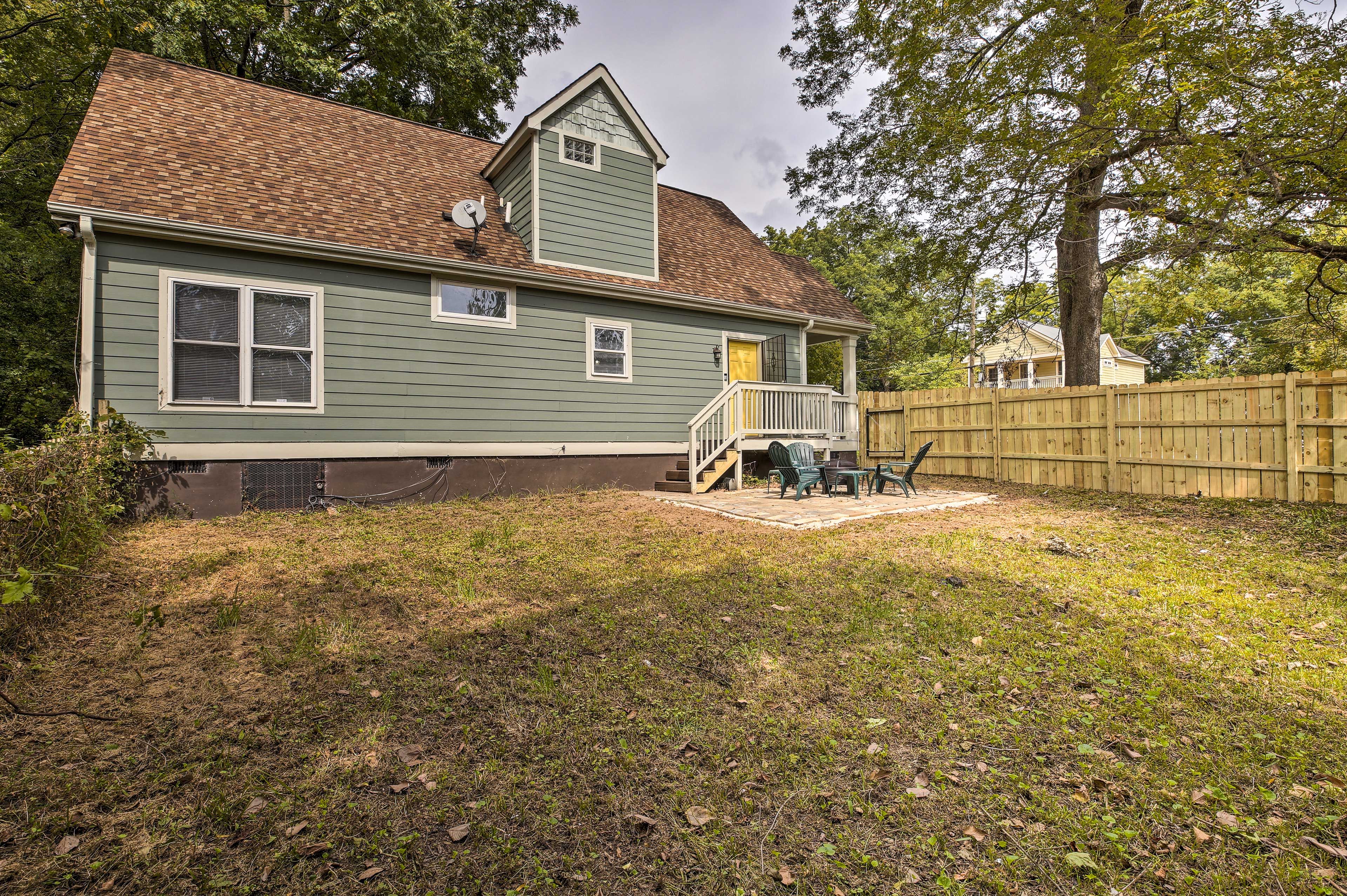Private Yard | Fire Pit