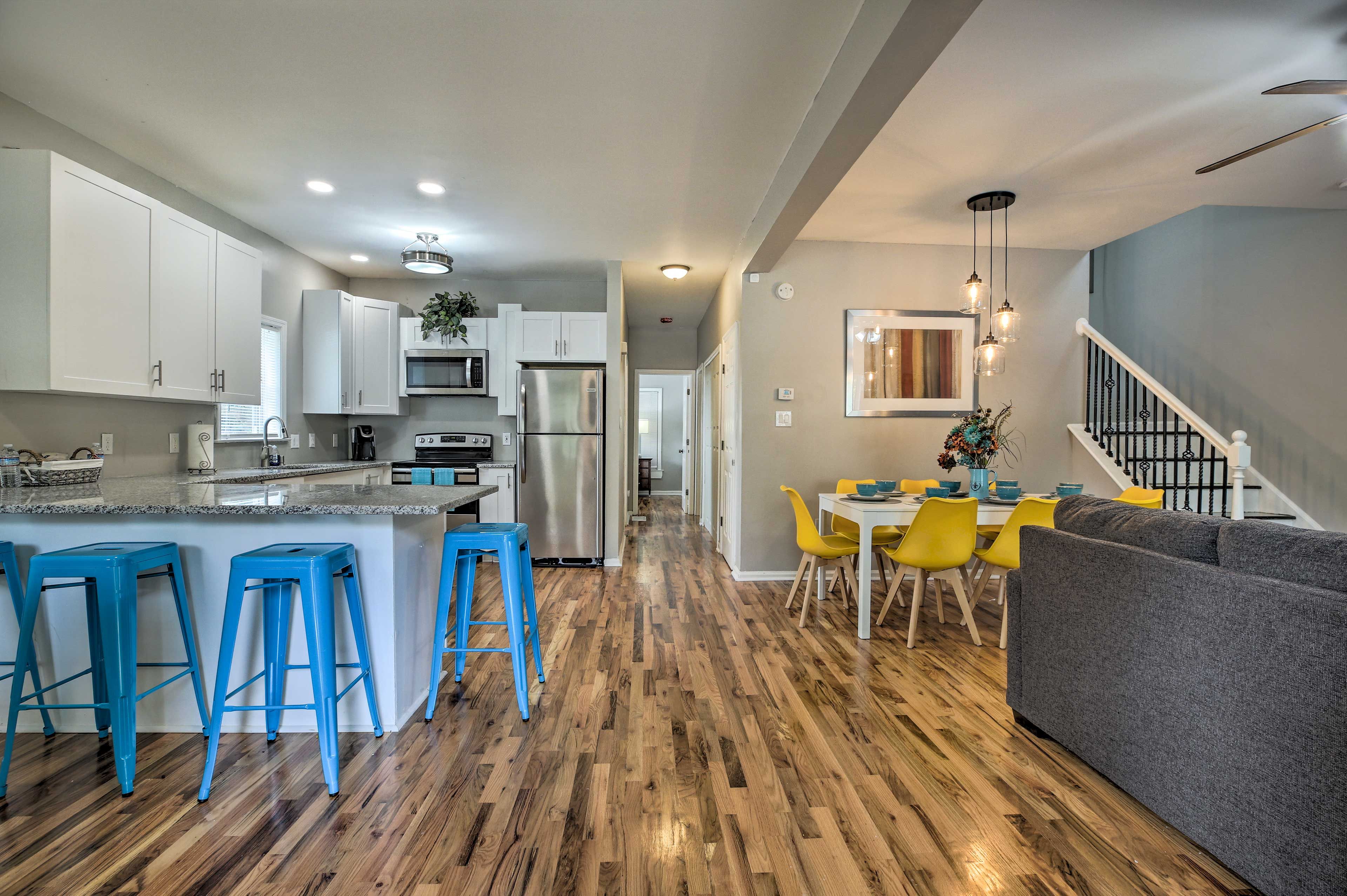 Kitchen | Breakfast Bar w/ Seaing