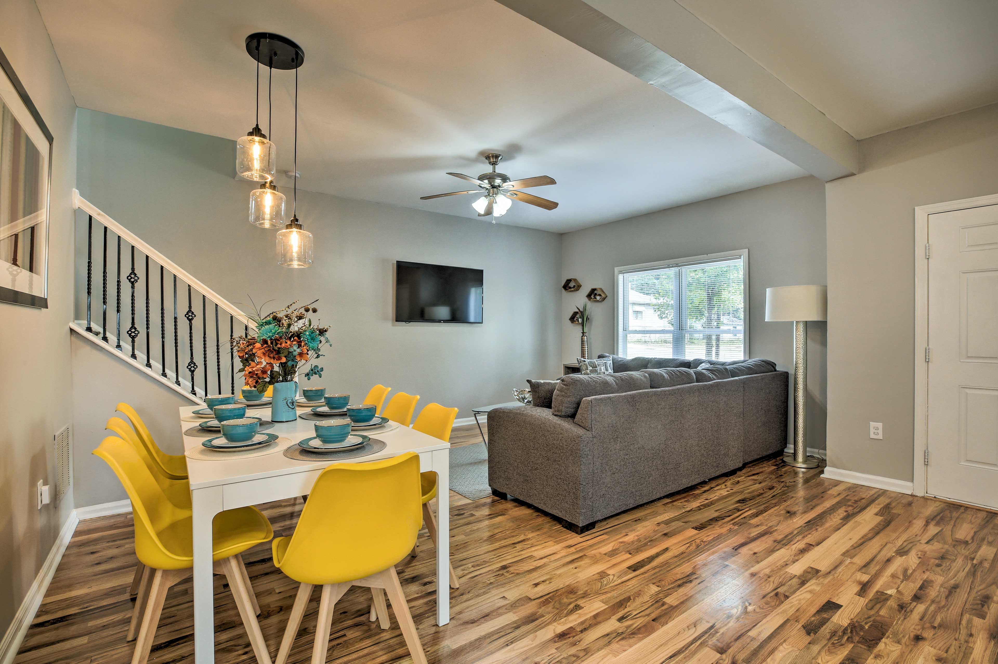 Dining Area | Dishware & Flatware Provided