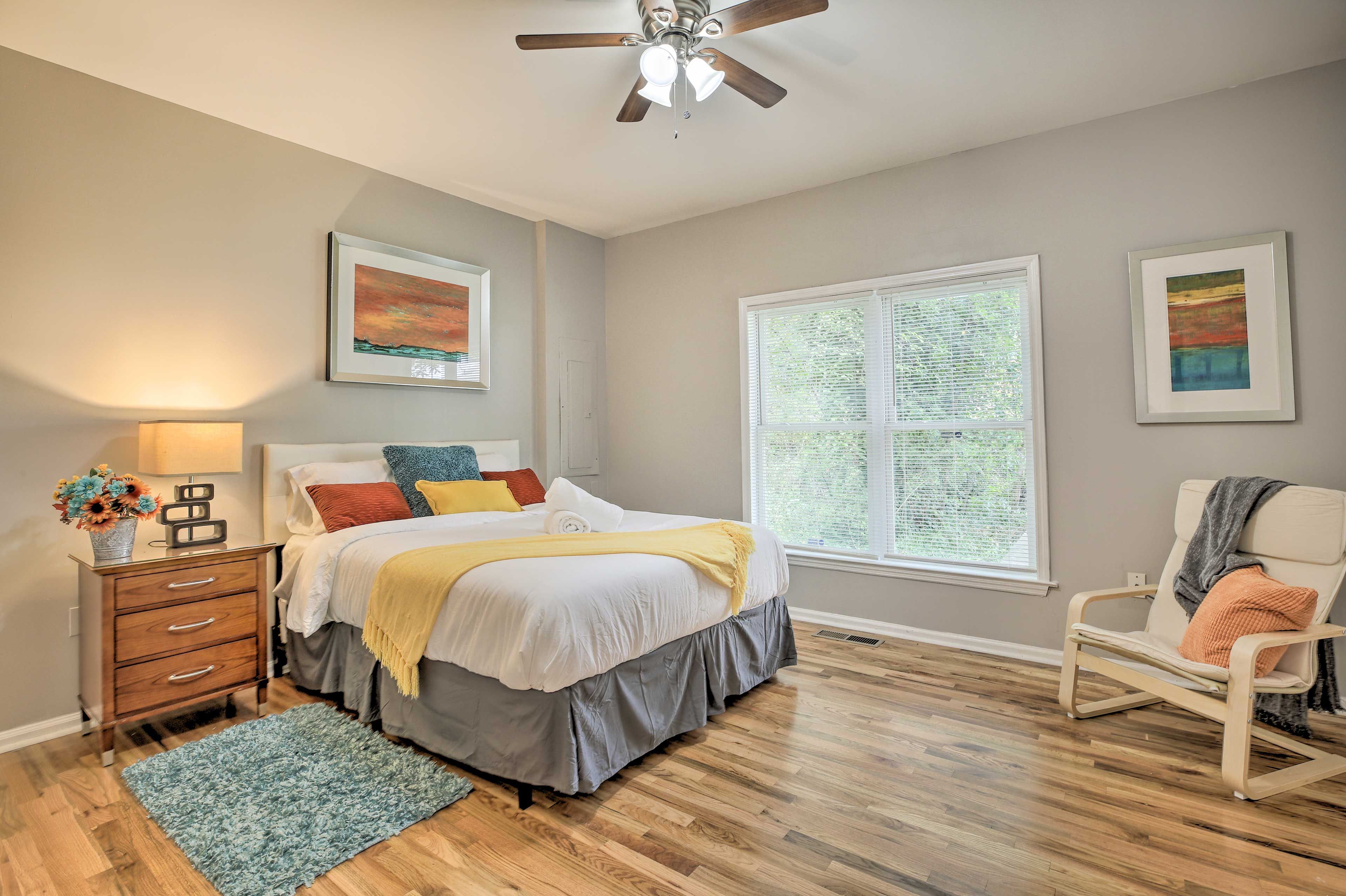 Bedroom 3 | 1st Floor | Queen Bed