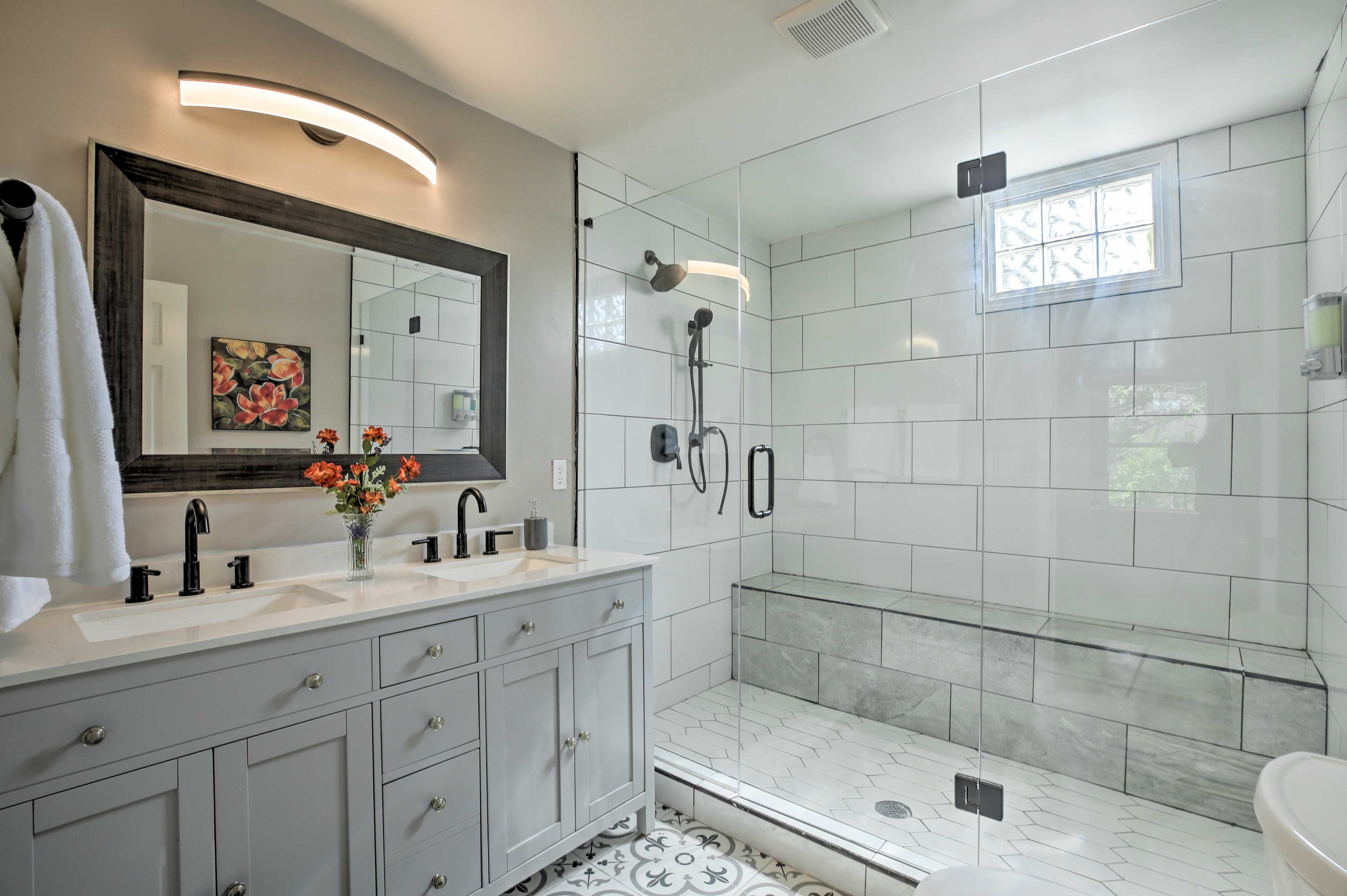 Full Bathroom | Complimentary Toiletries