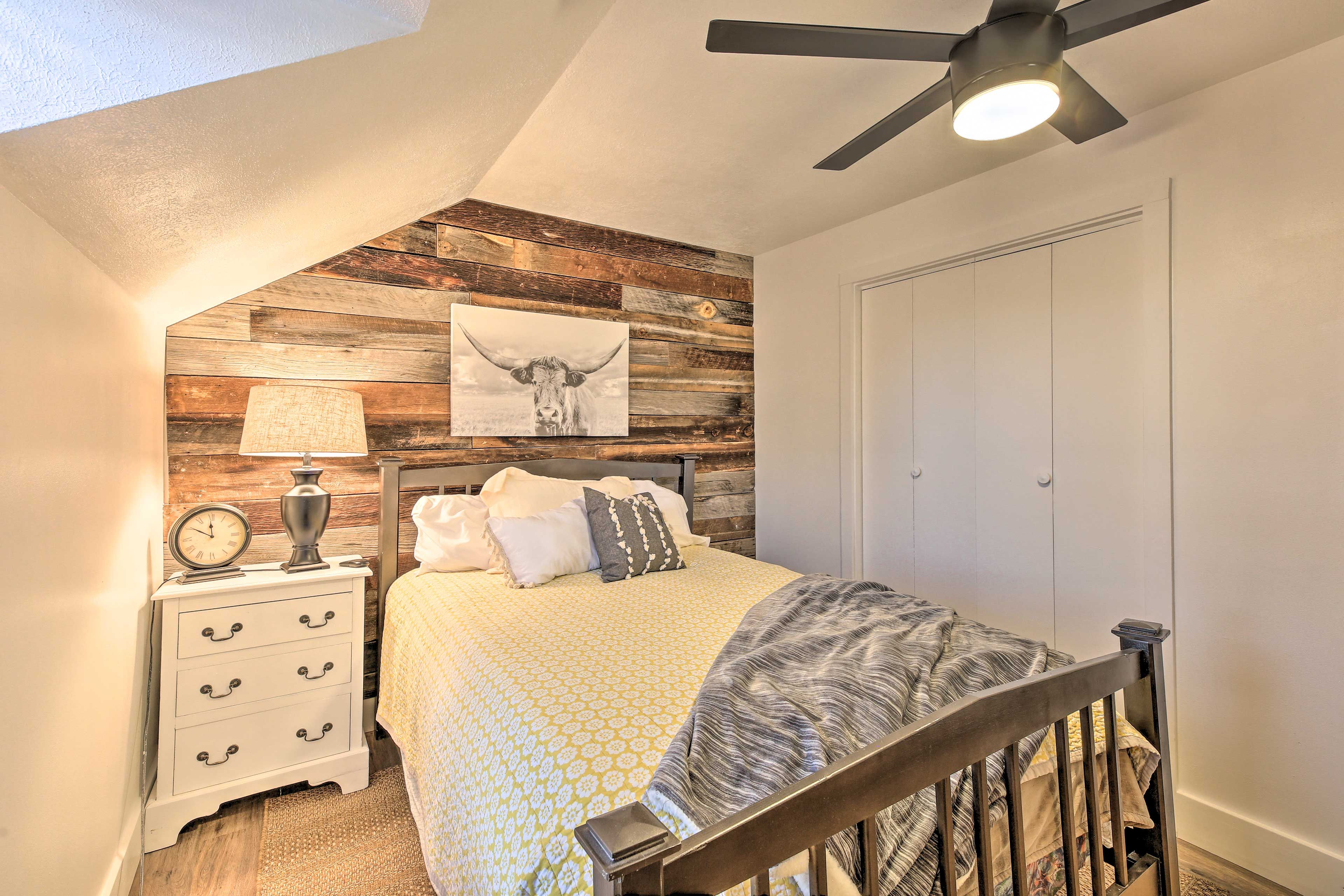 Bedroom 2 | Queen Bed