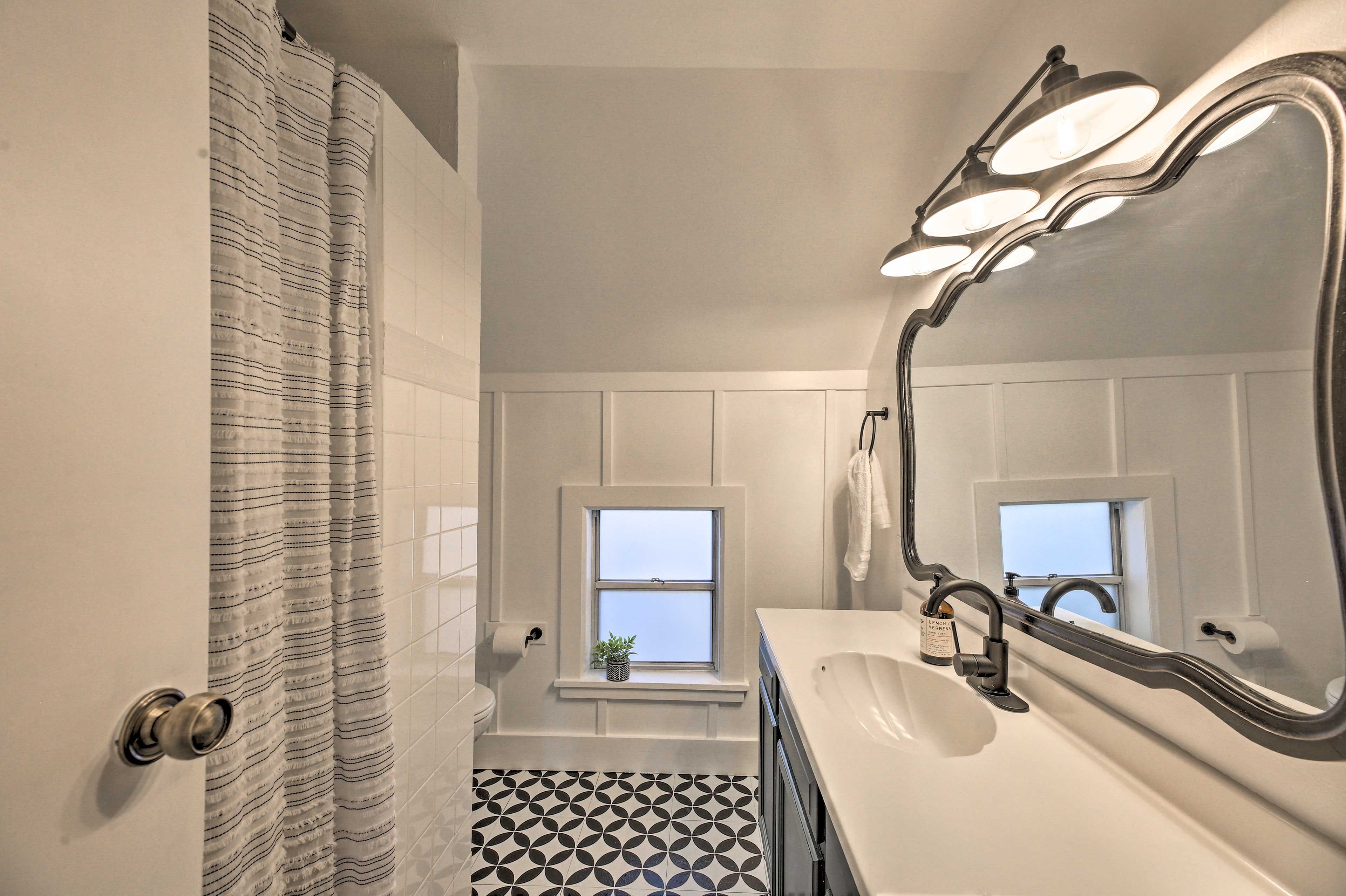 Full Bathroom