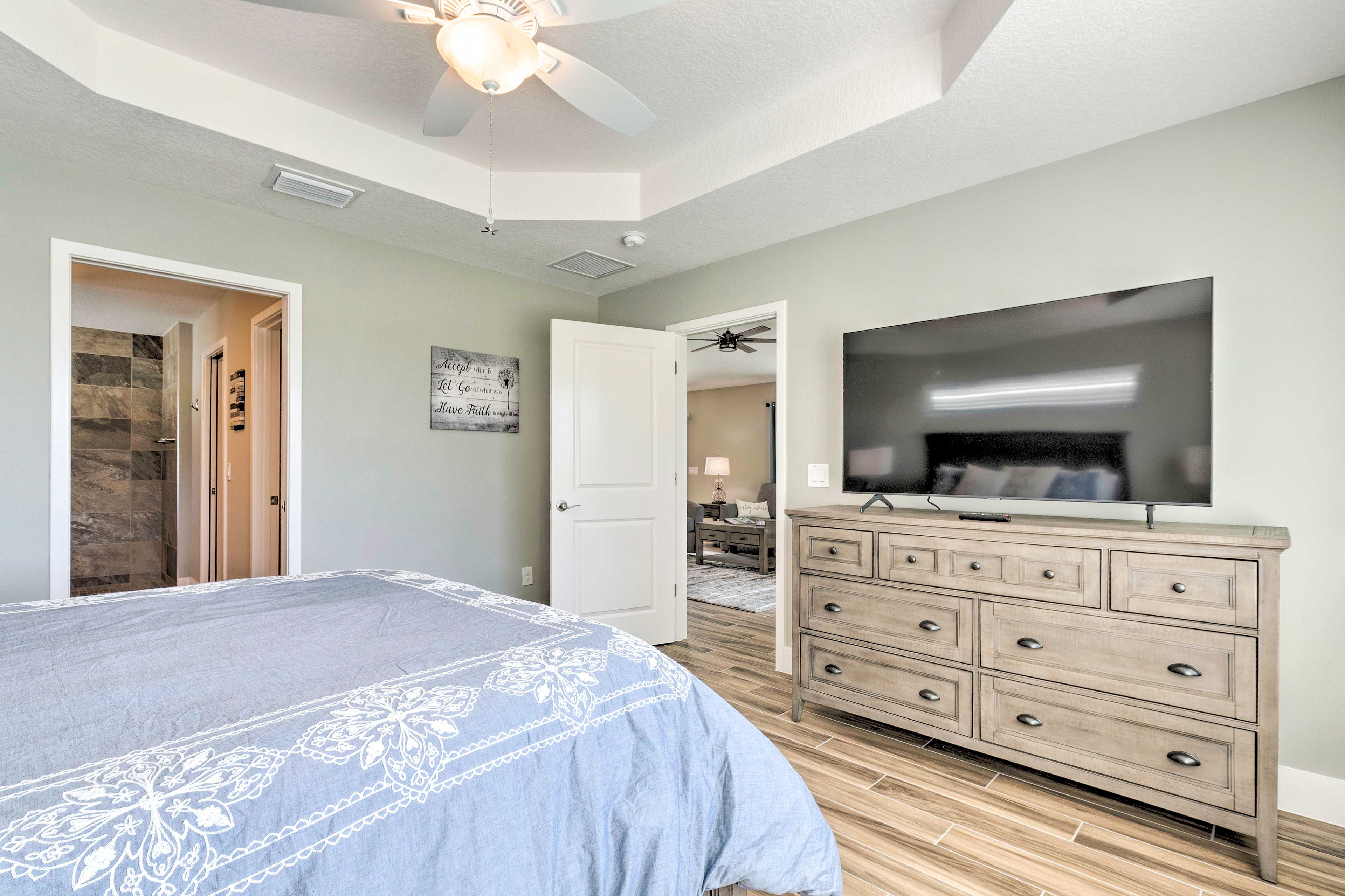 Bedroom 1 | Smart TV