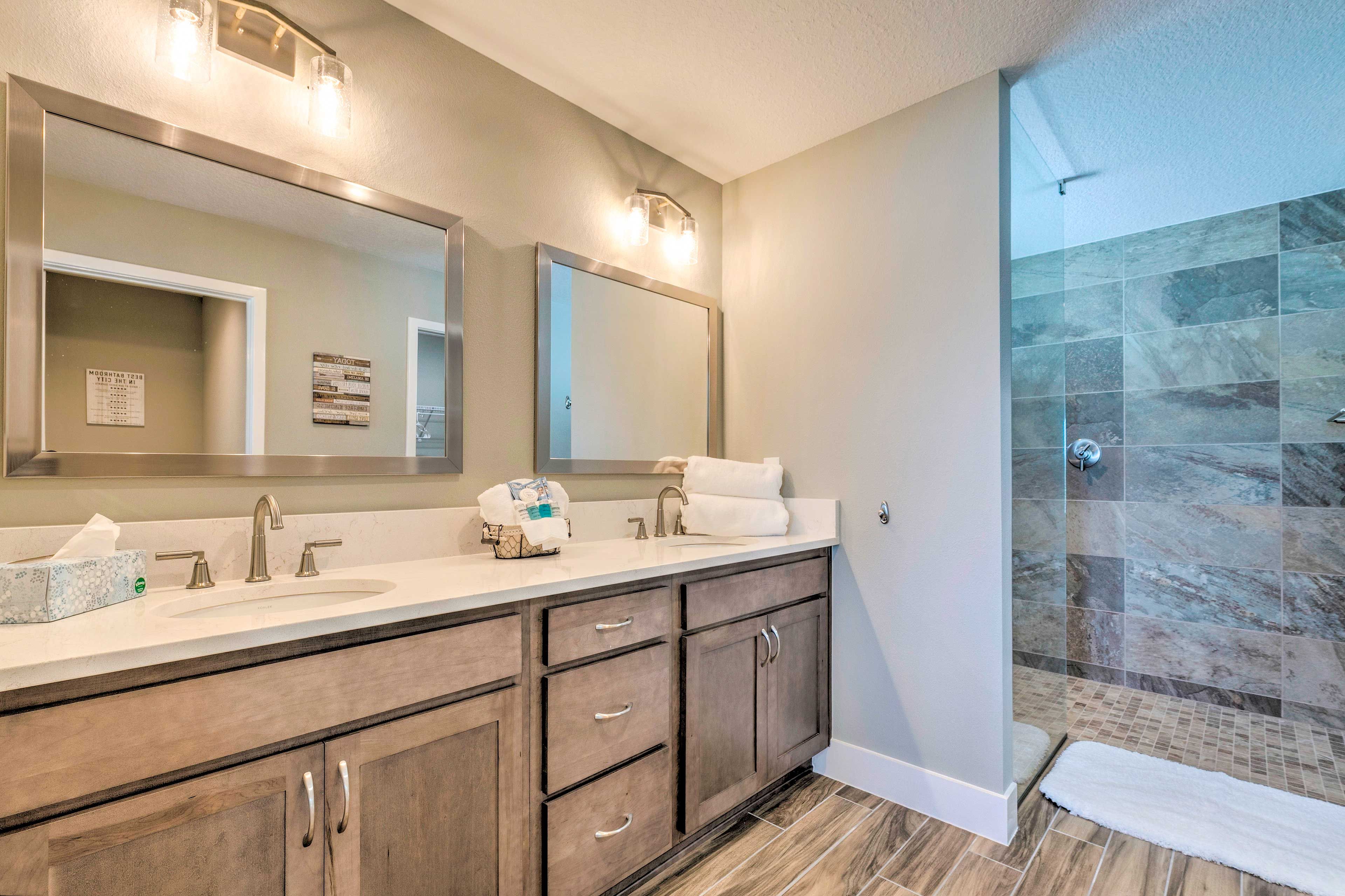En-Suite Bathroom | Linens & Towels | Complimentary Toiletries | Hair Dryer
