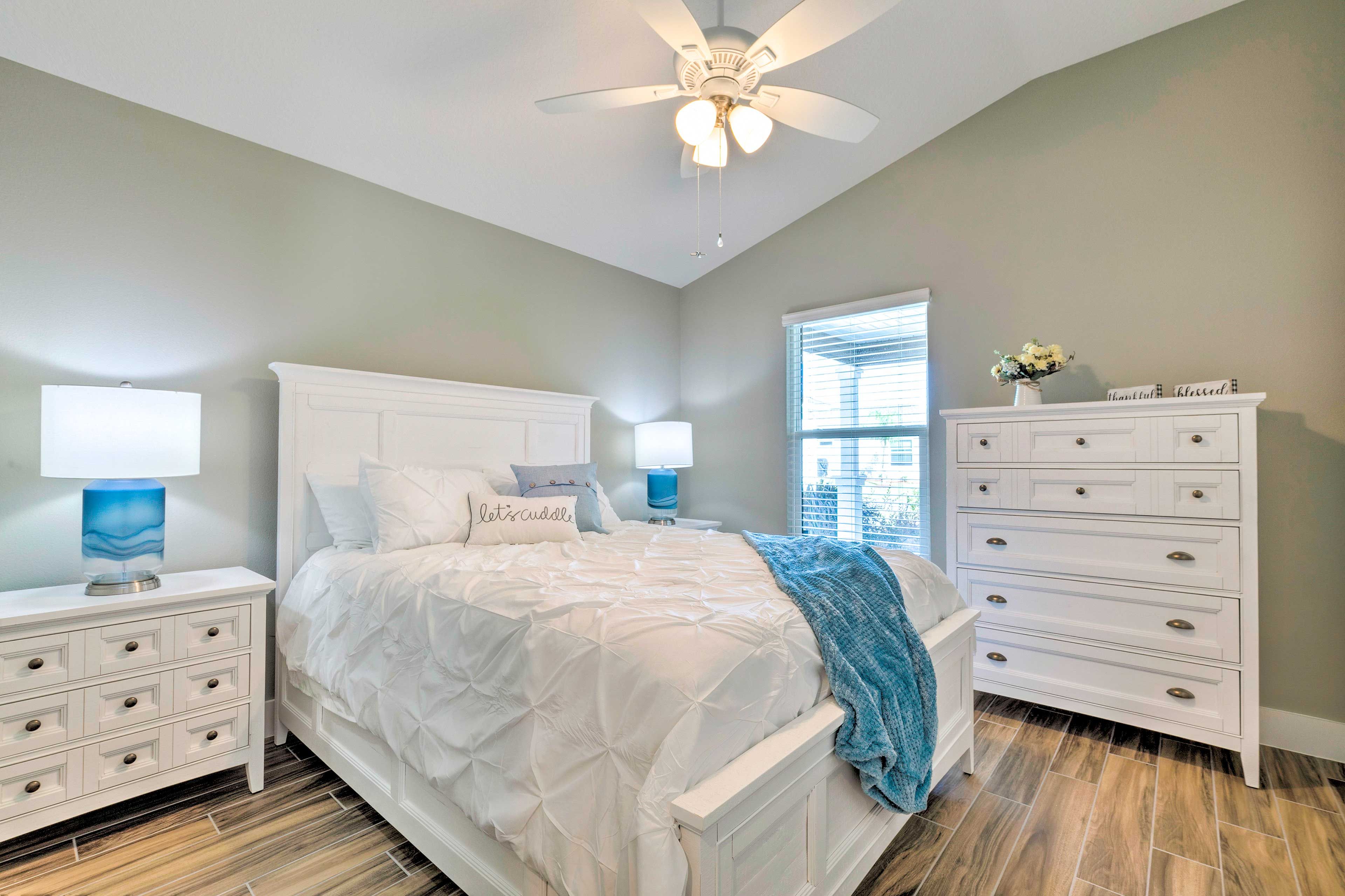 Bedroom 2 | Queen Bed