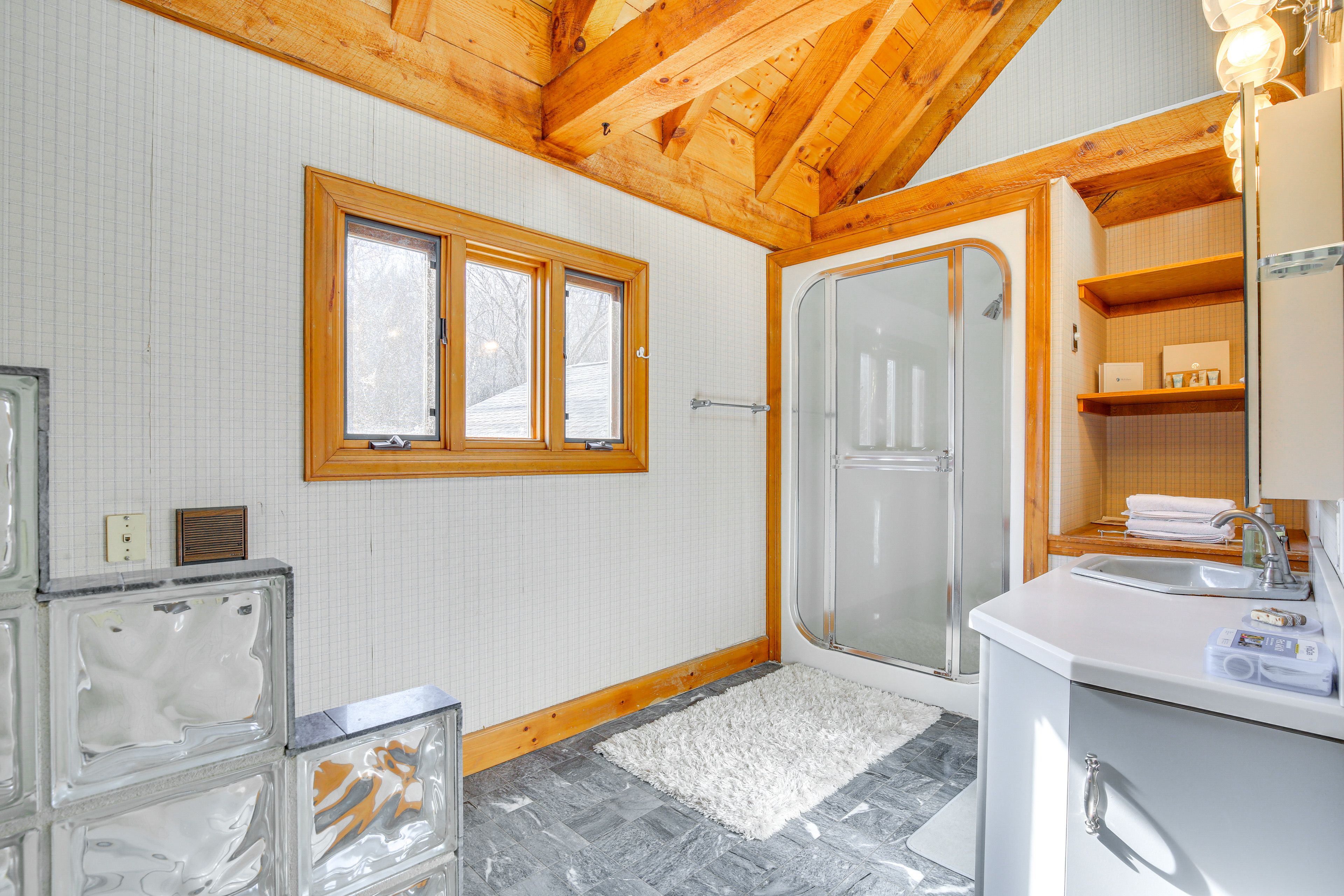 En-Suite Bathroom | 2nd Floor
