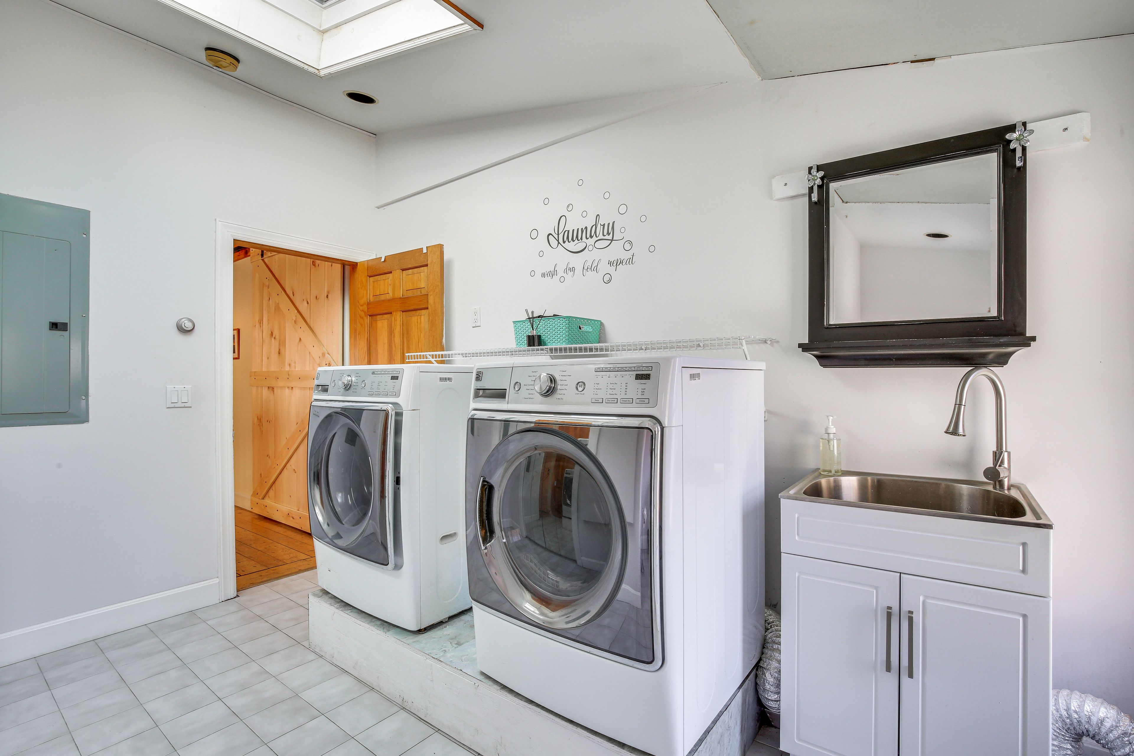 Half Bathroom | 2nd Floor | Washer & Dryer