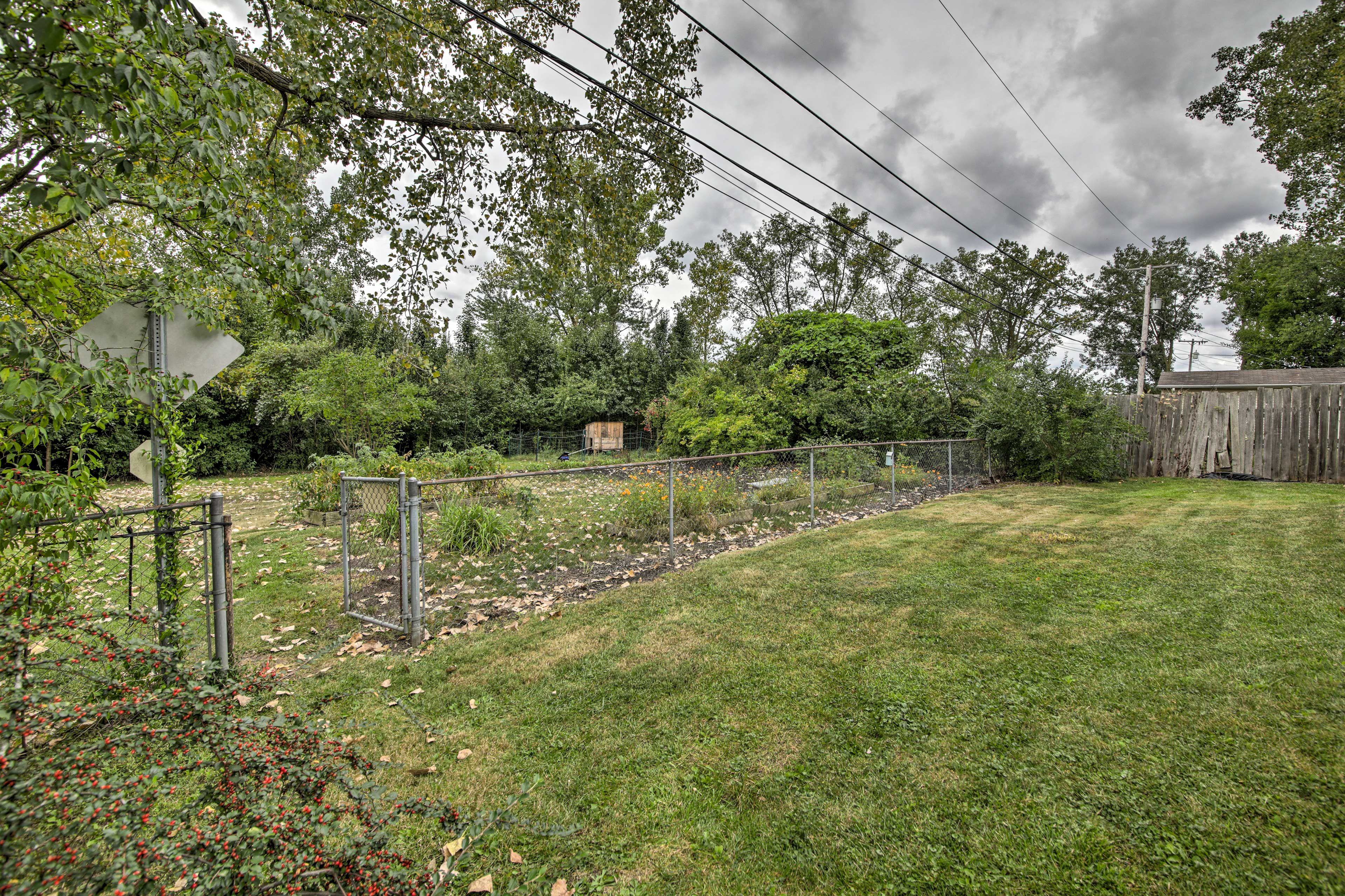 Private Exterior Space | 17 Acres | Hiking Trails On-Site