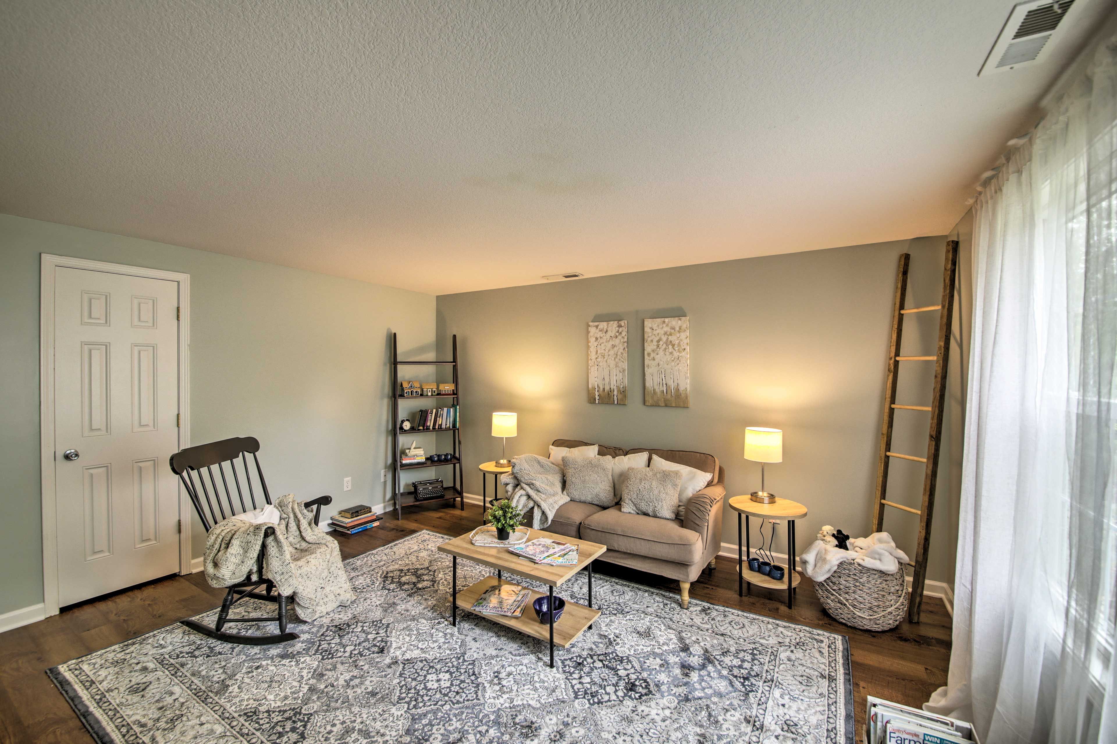 Living Room | Central A/C | No WiFi