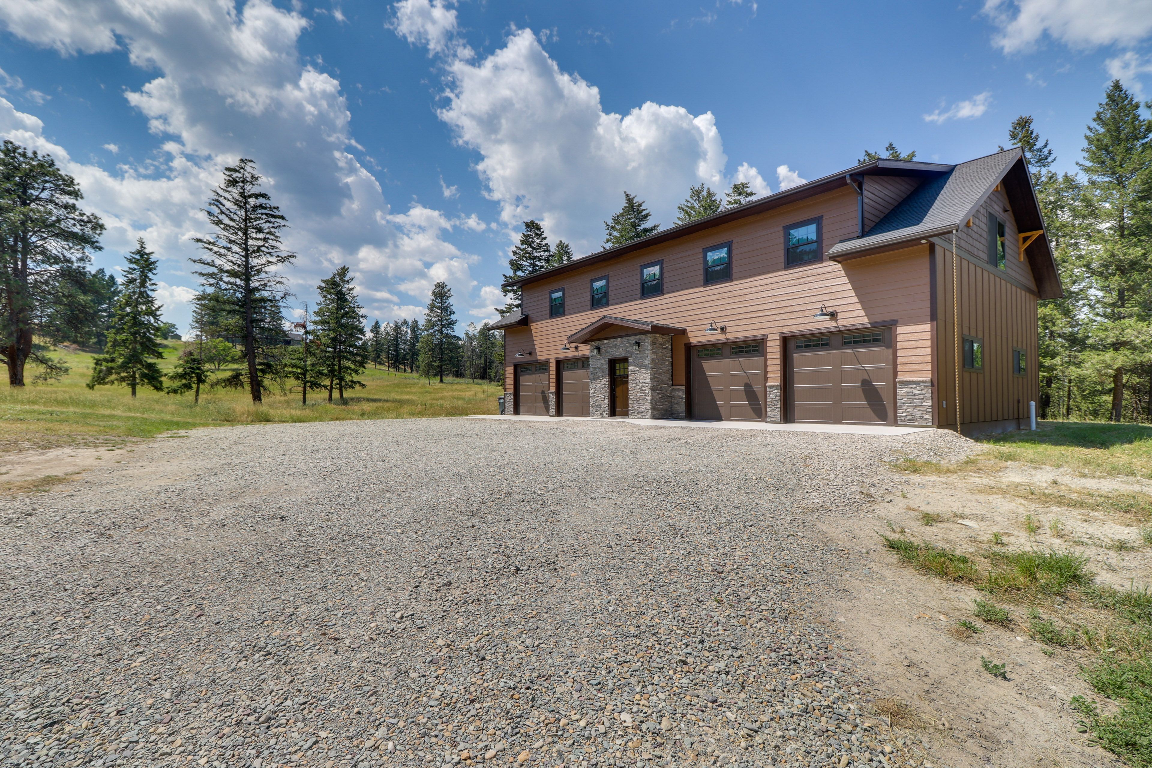 House Exterior | Parking | Driveway (6 Vehicles) | 4WD Recommended