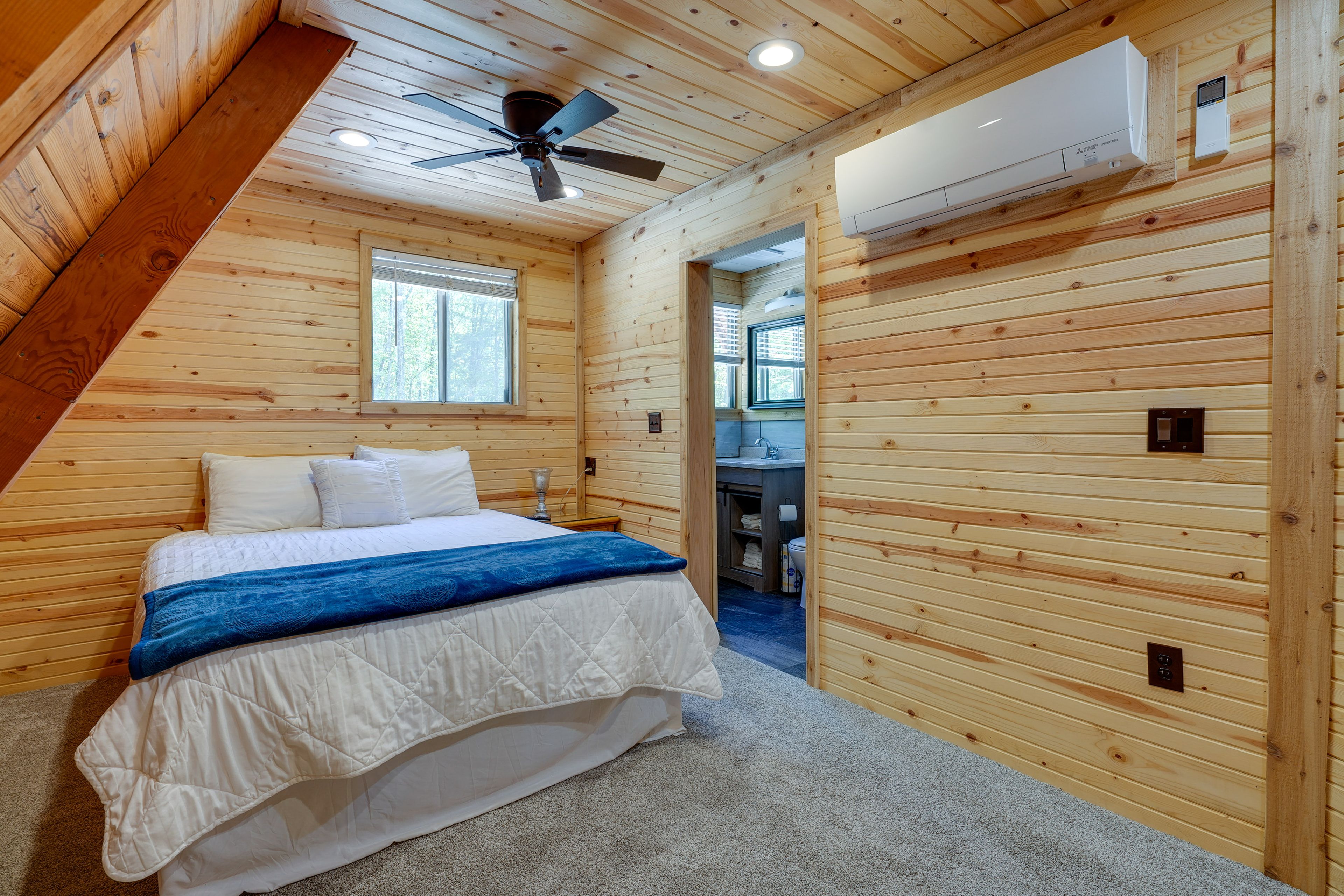 Bedroom 2 | Queen Bed