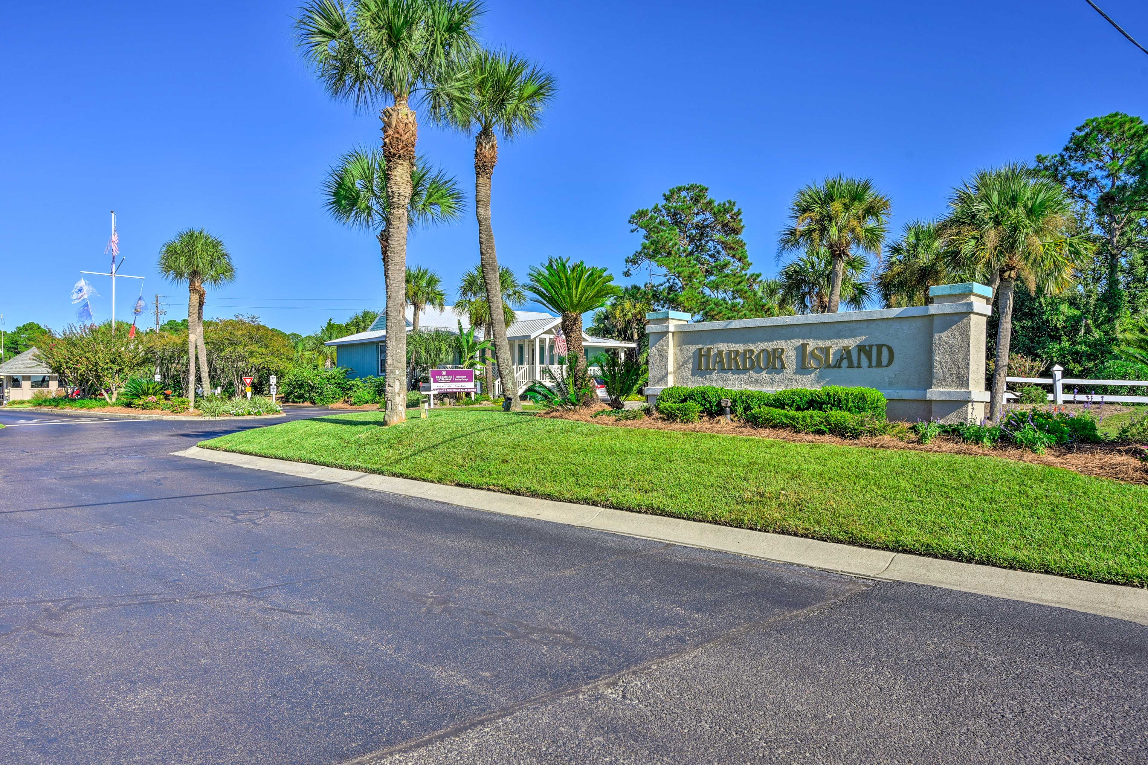 Harbor Island | Community Entrance