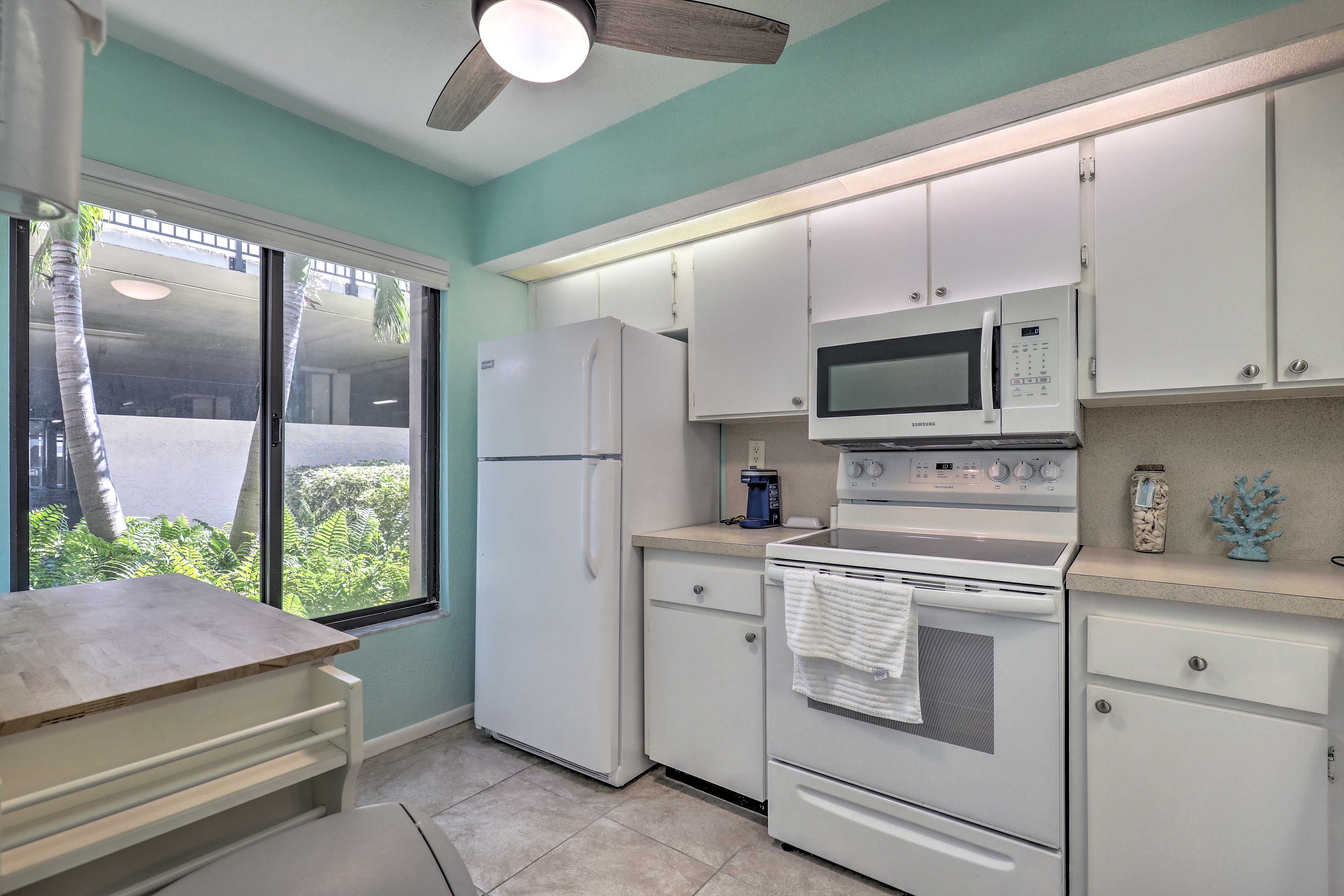 Condo Entryway | Kitchen