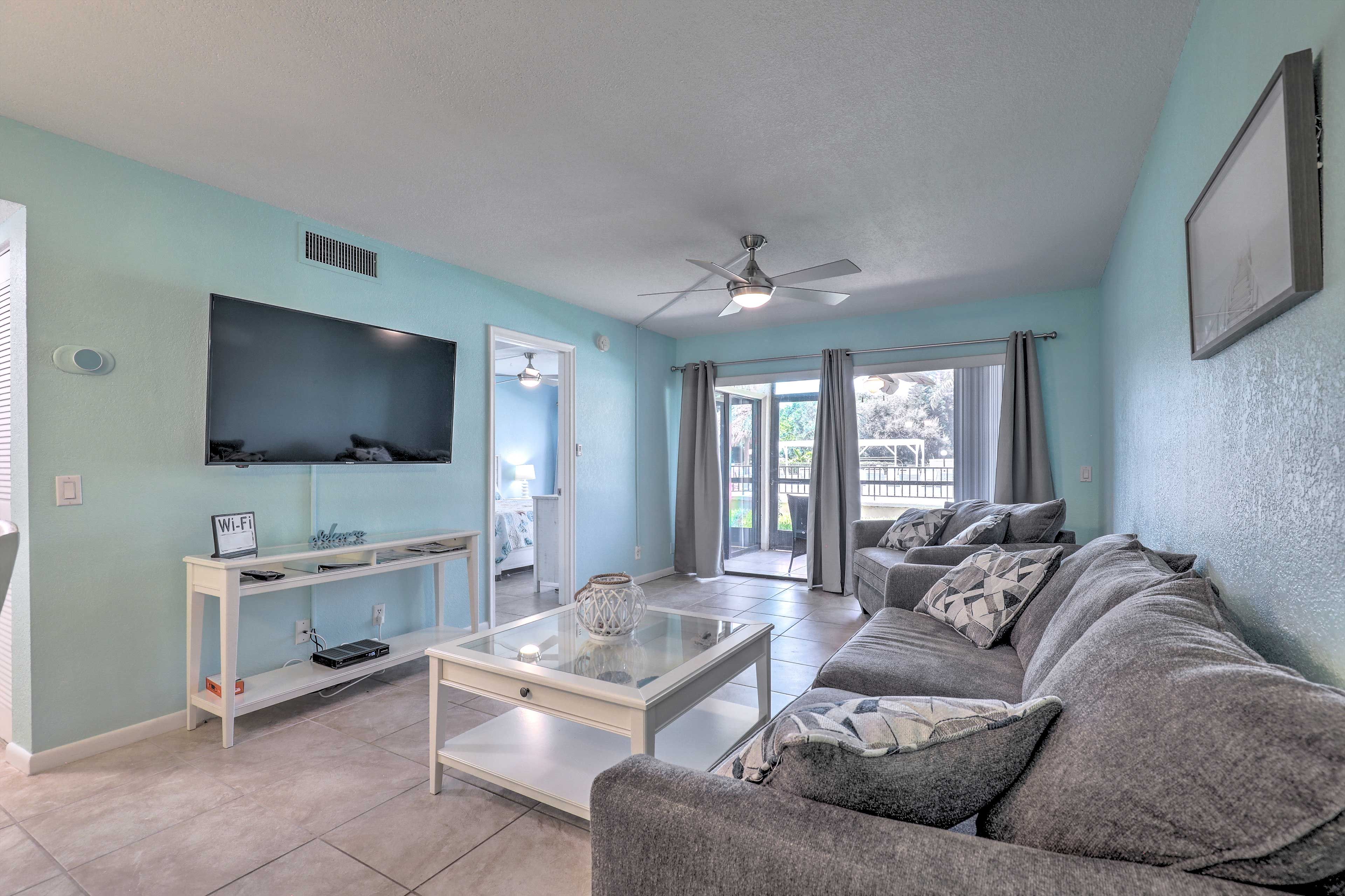 Living Room | Smart TV w/ Cable
