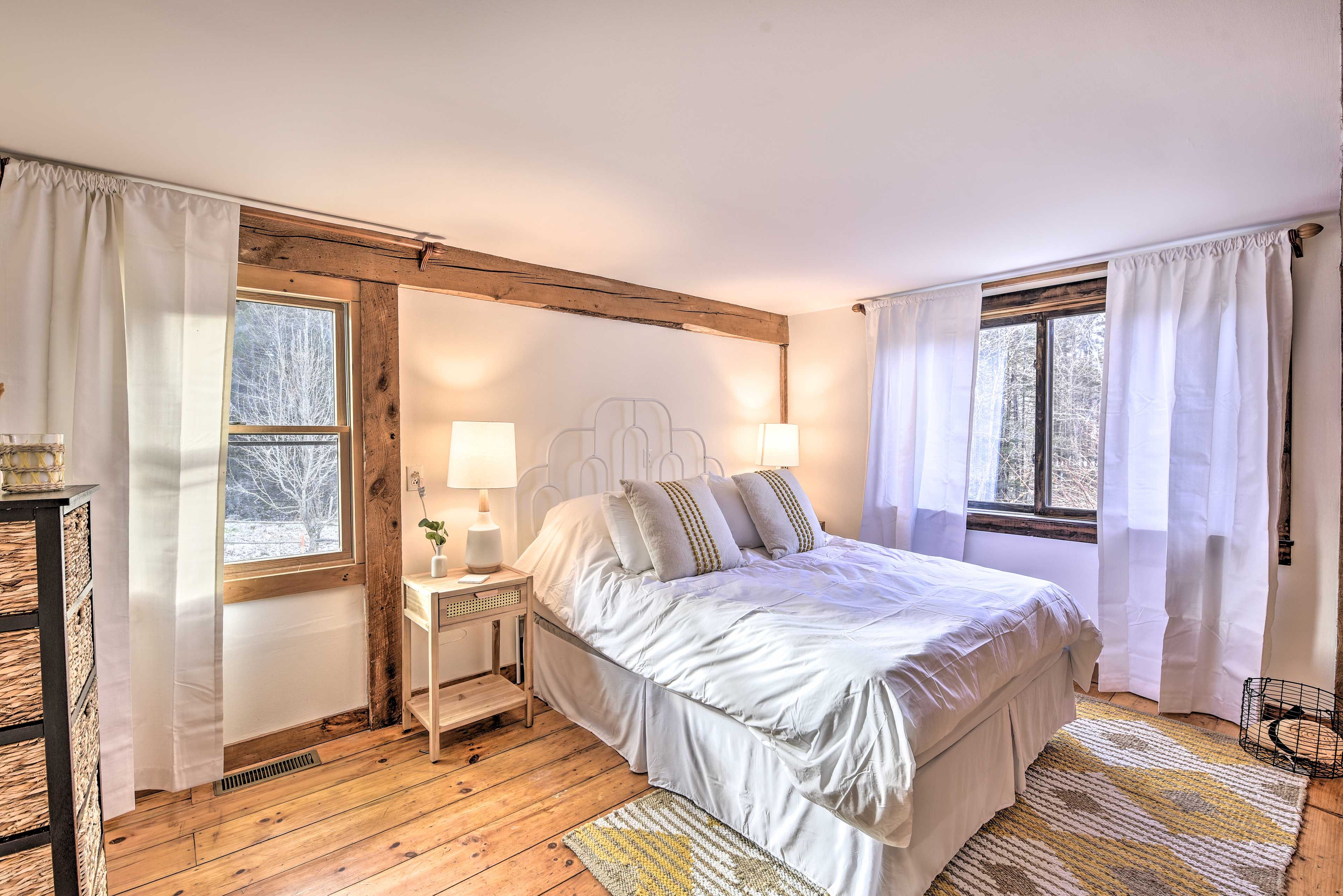 Bedroom 1 | Queen Bed