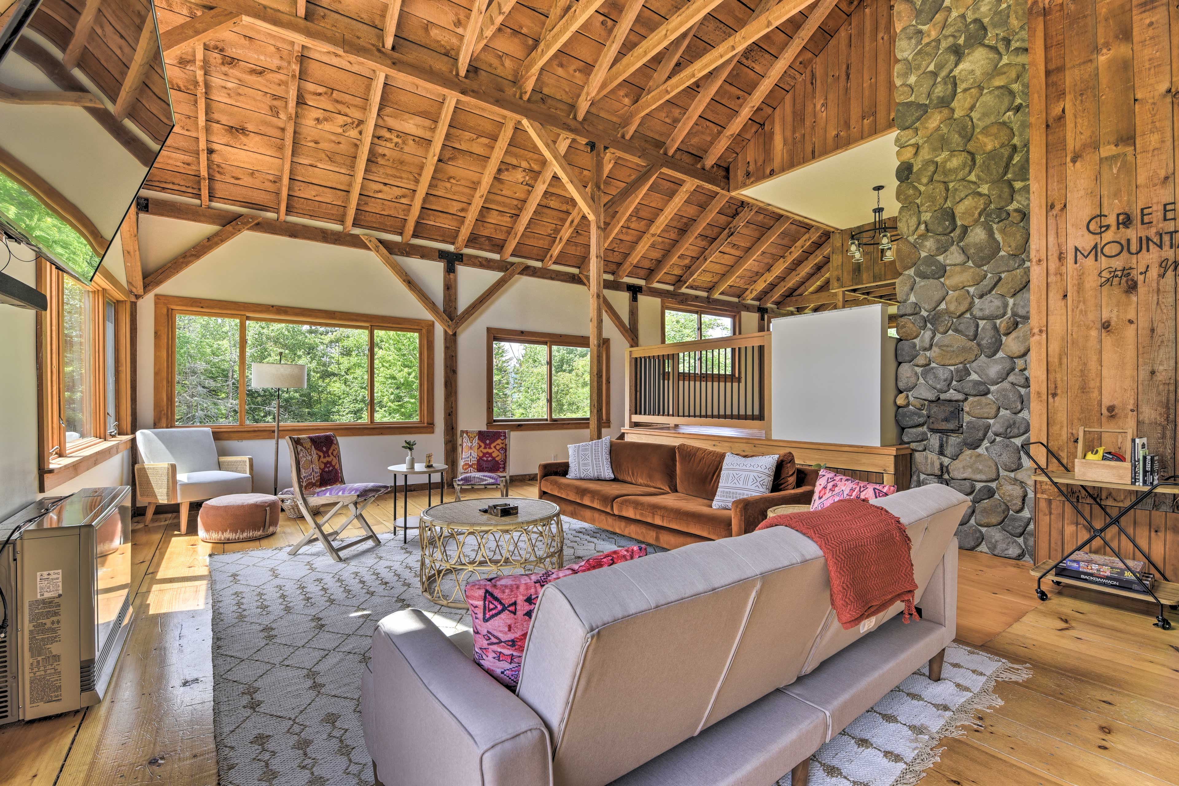 Living Room | Smart TV | Free WiFi