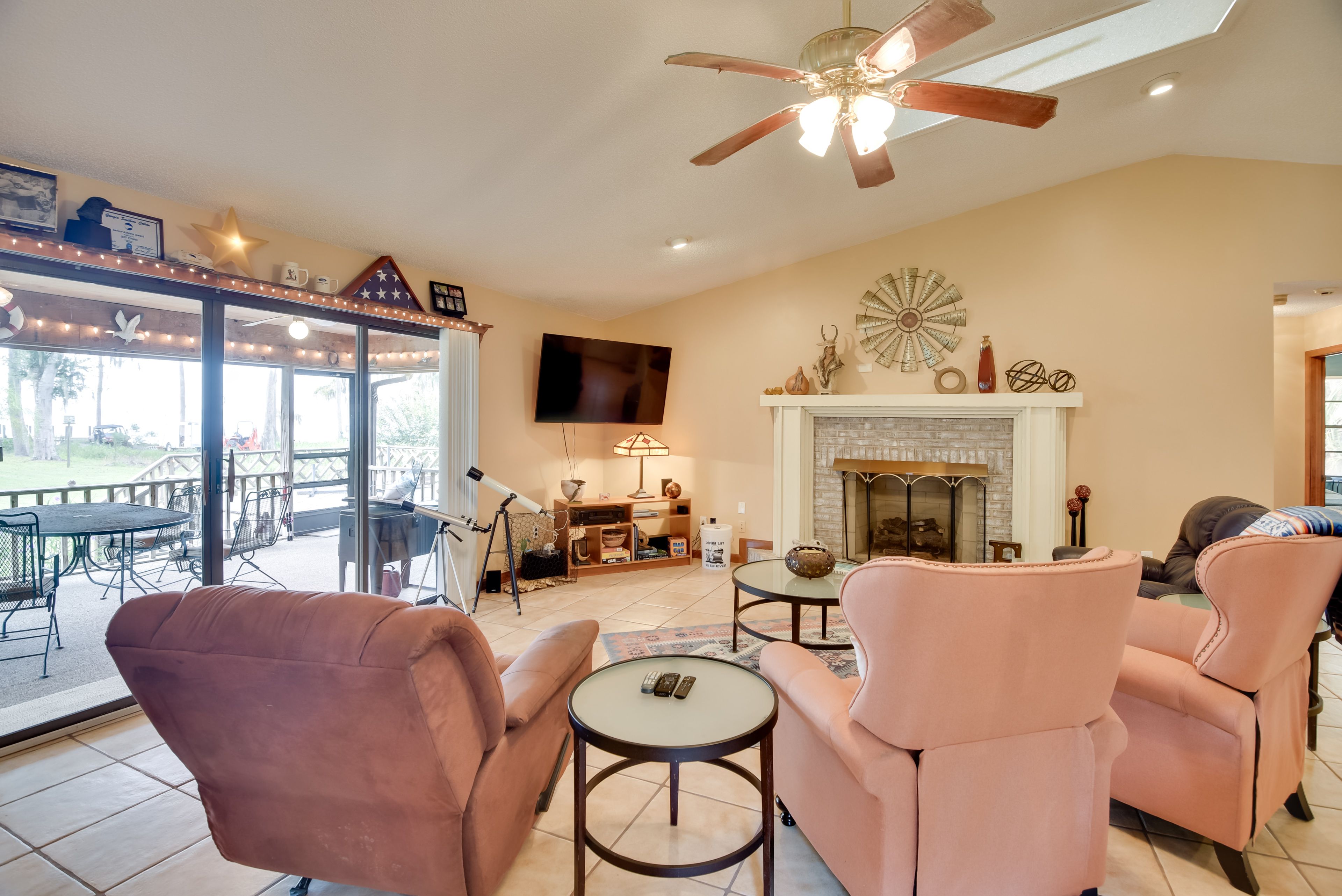 Living Room | Smart TV