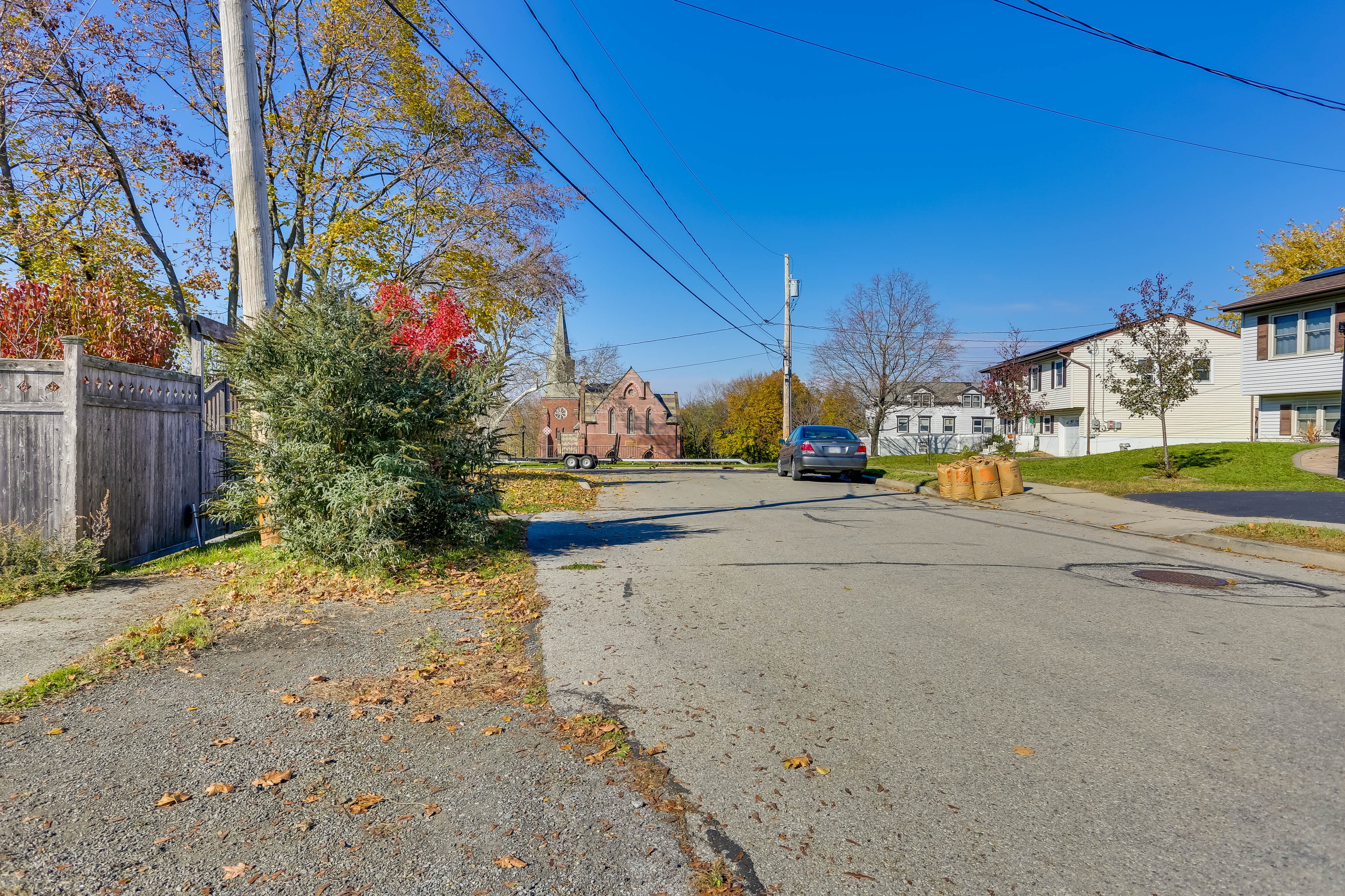 Quiet Neighborhood | Free Street Parking (First-Come, First-Served)