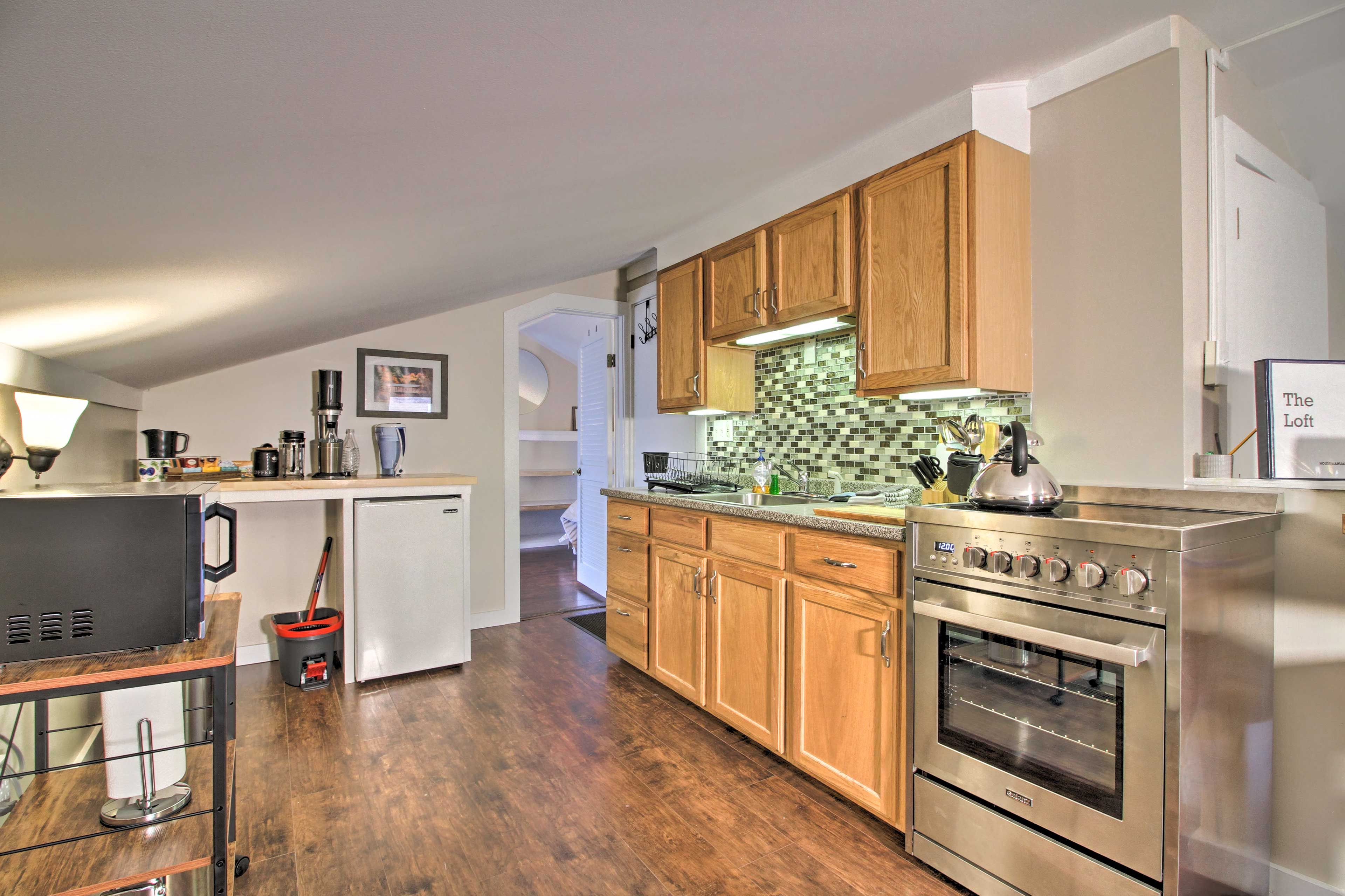 Kitchenette | Microwave