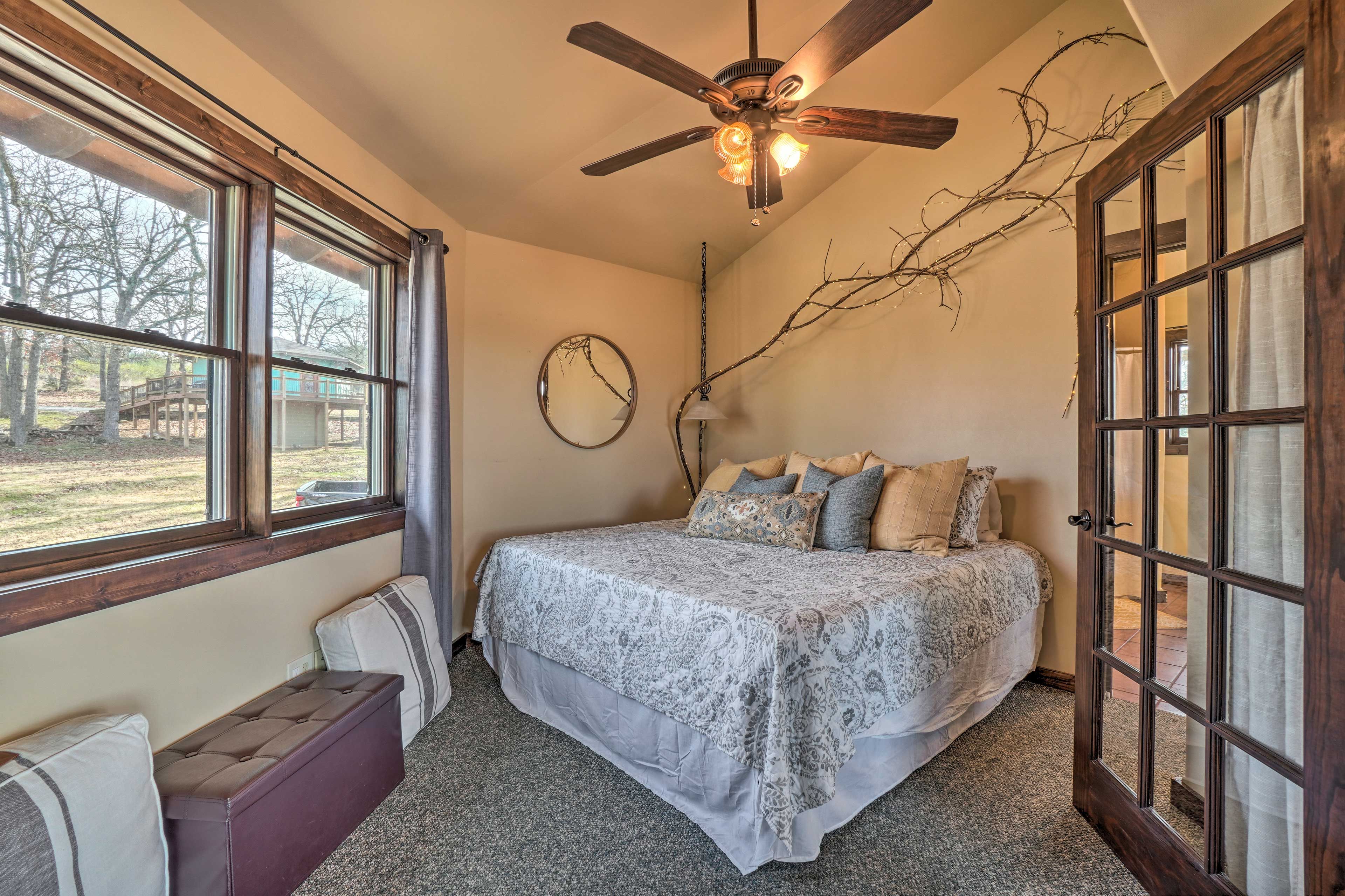 Bedroom | King Bed | Single-Story Interior