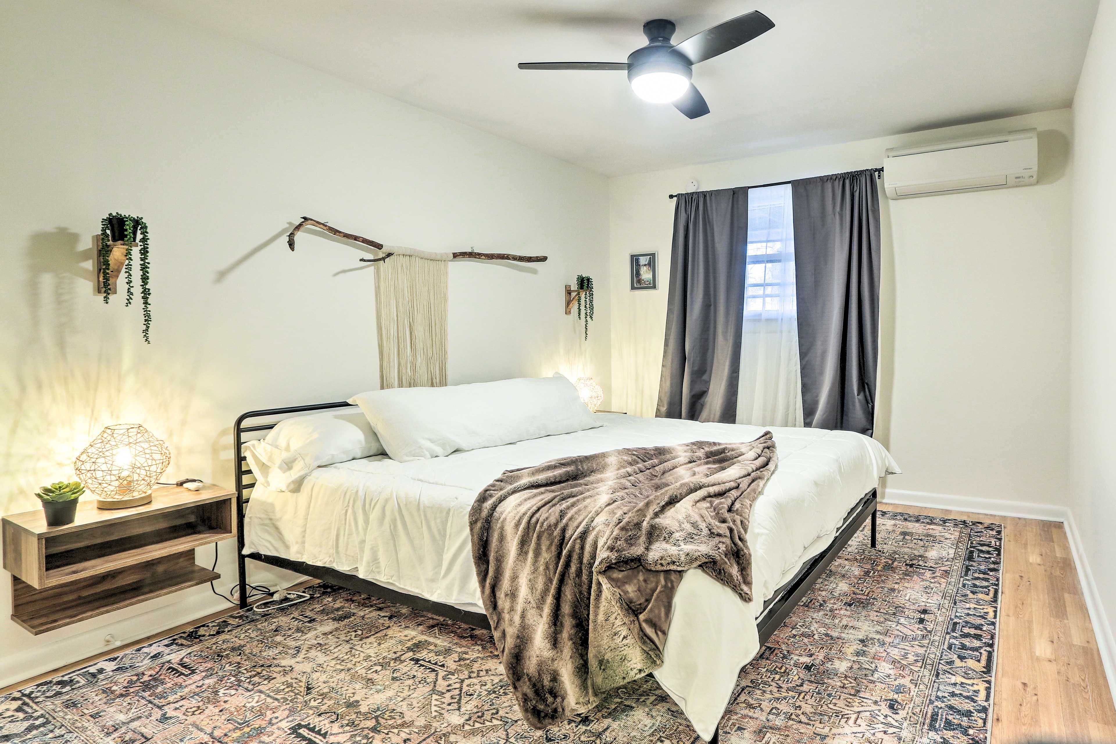 Bedroom 1 | Main Level | King Bed | Linens Provided