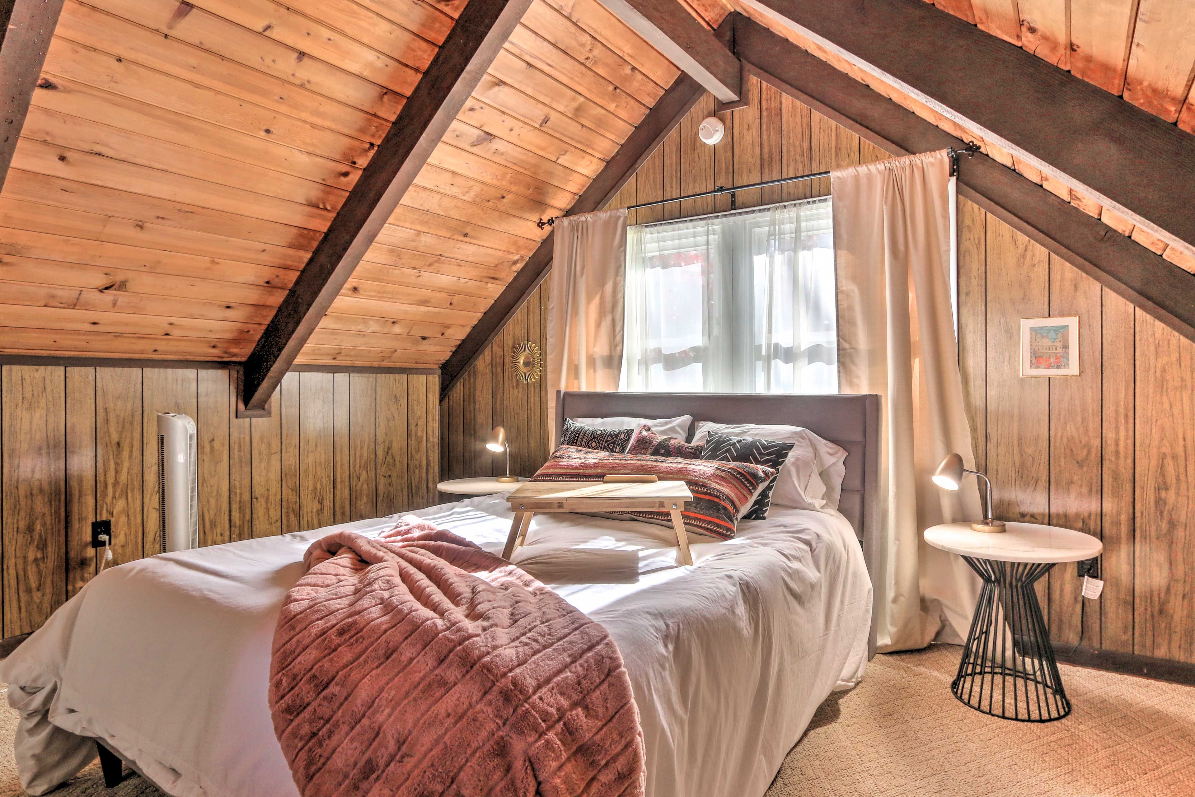 Loft | Upper Level | Queen Bed