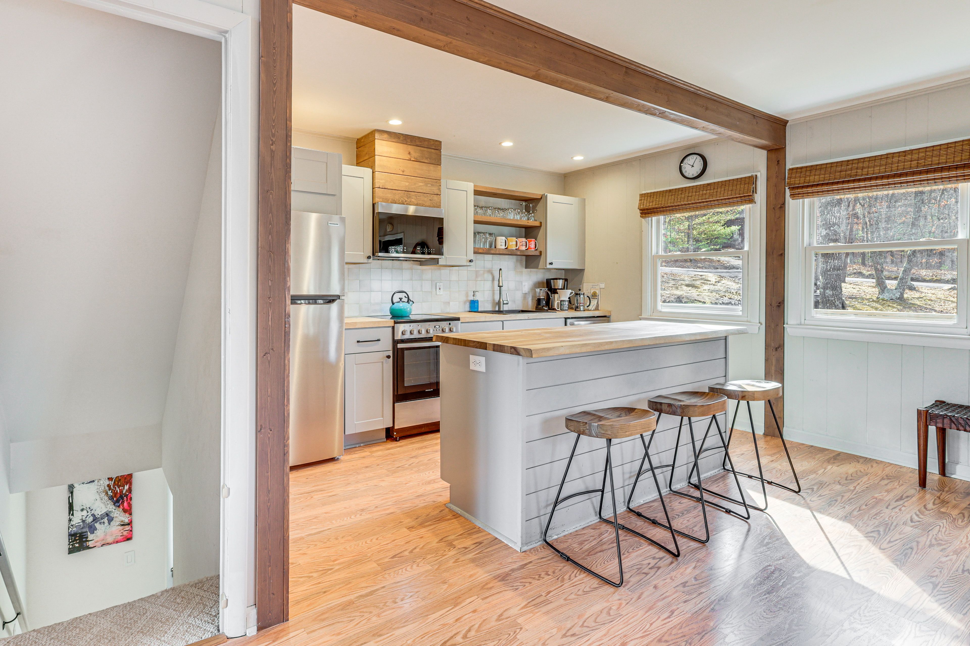 Kitchen | Main Level | Well-Equipped | Cooking Basics | Dishware/Flatware