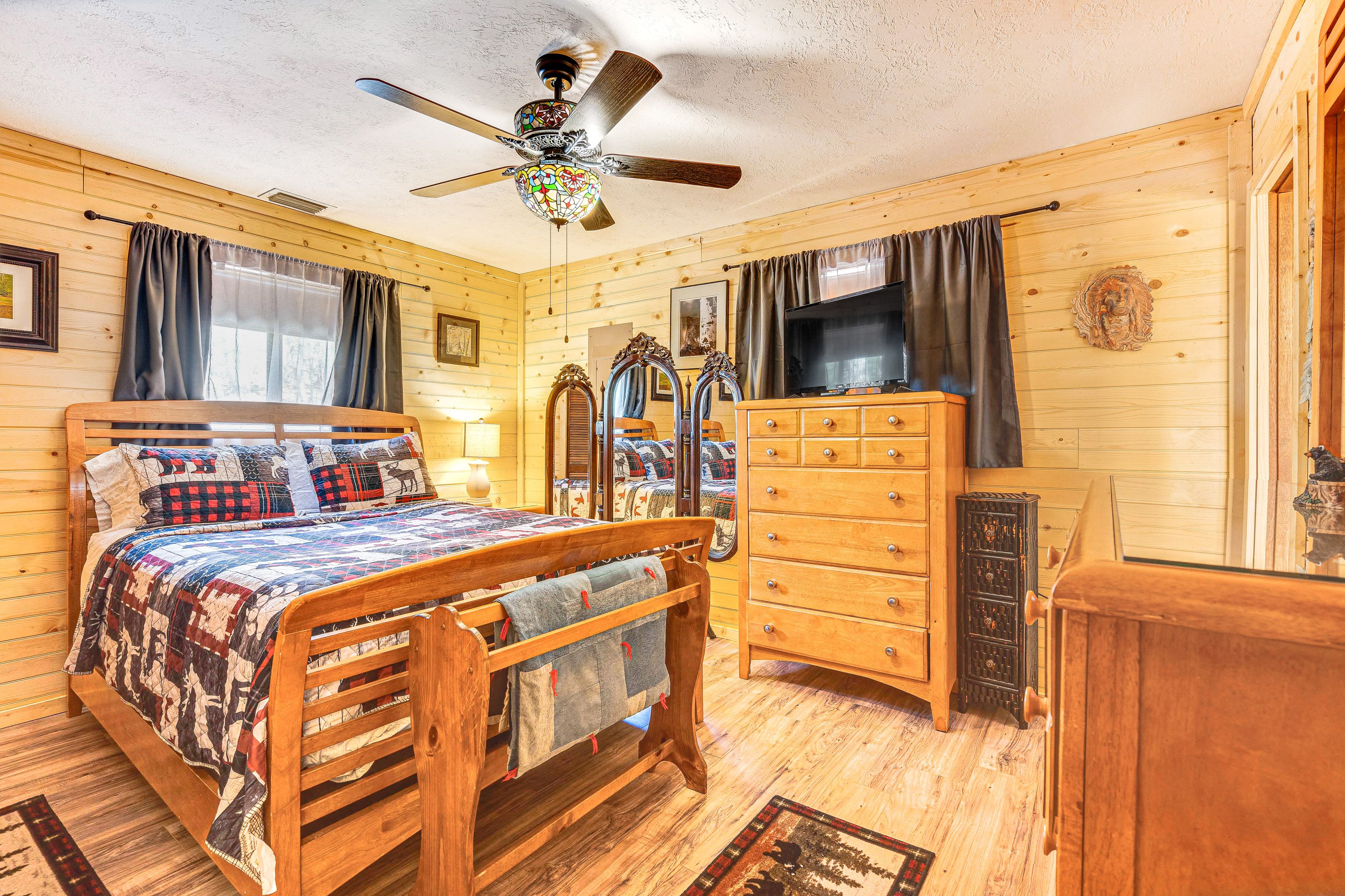 Bedroom 1 | Queen Bed | Linens Provided