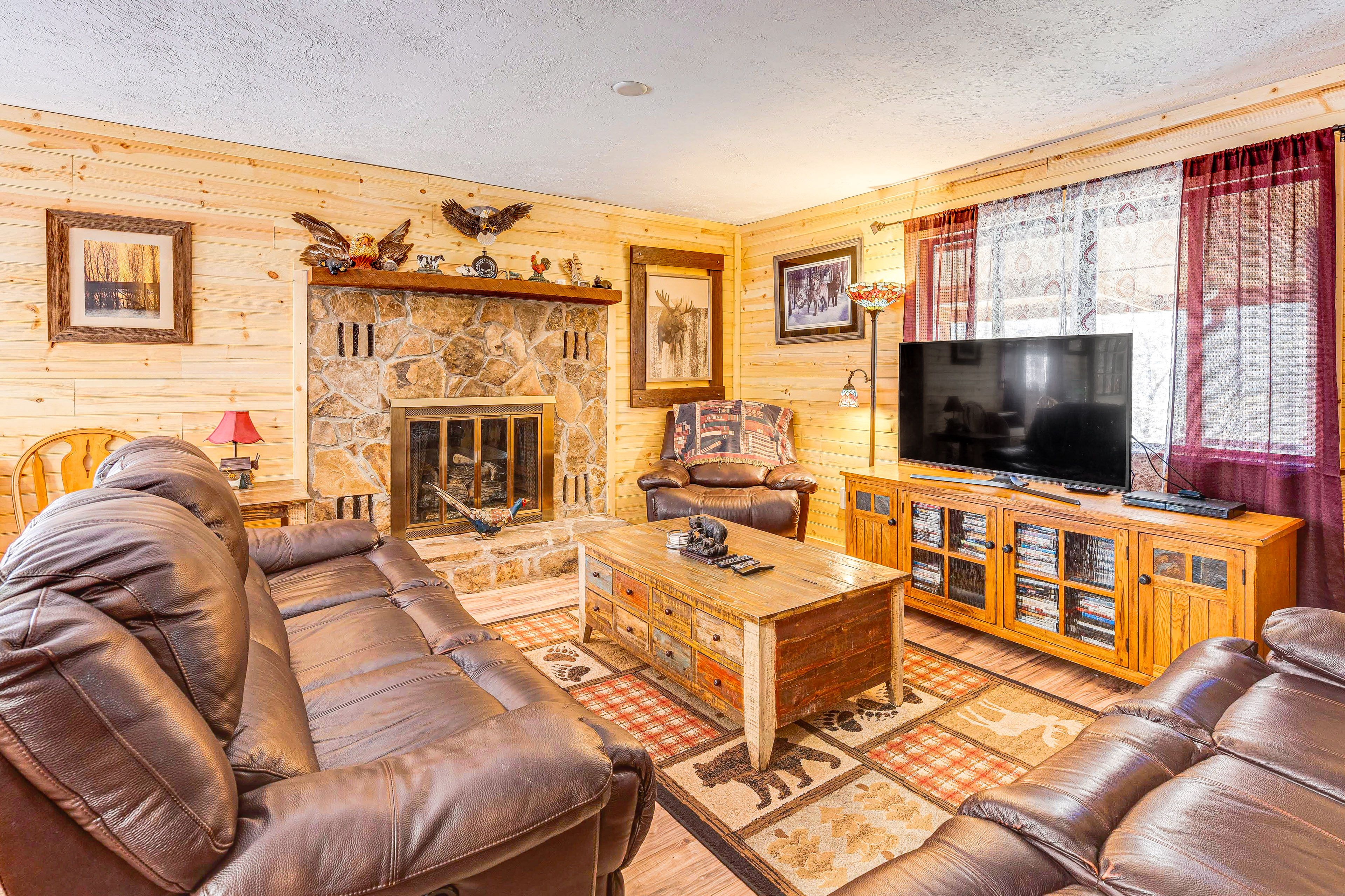 Main Living Space | Smart TV | Central A/C | Central Heat | Single-Story Home