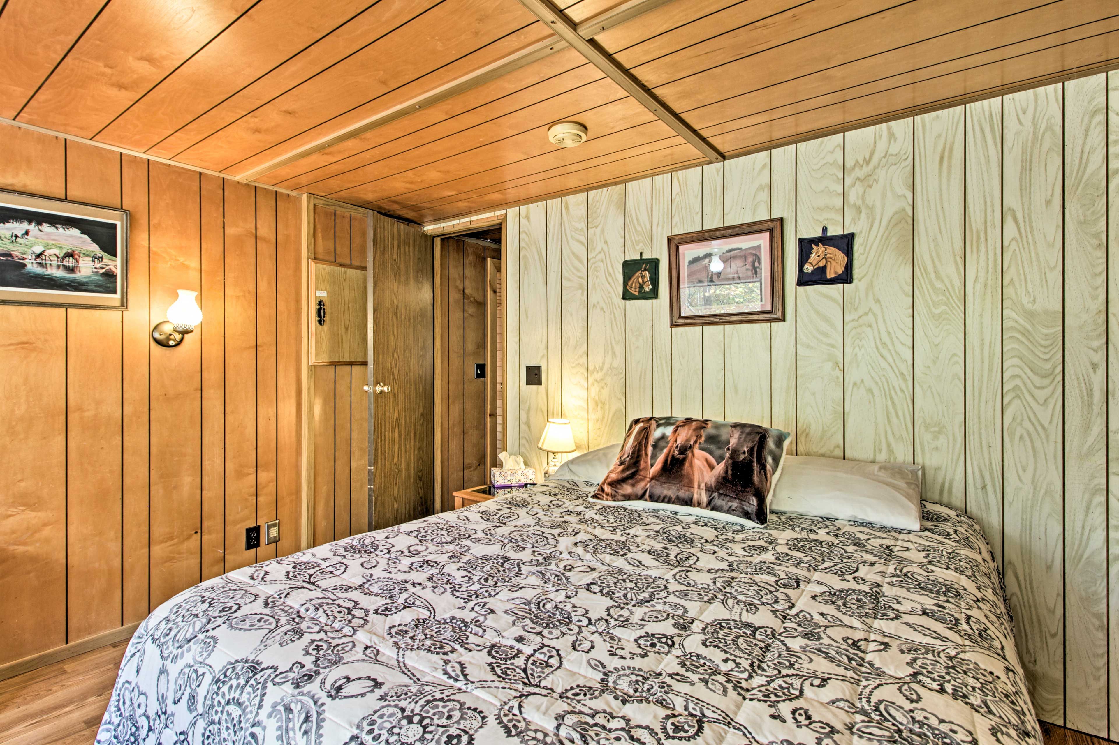 Bedroom 1 | Queen Bed | Main Level