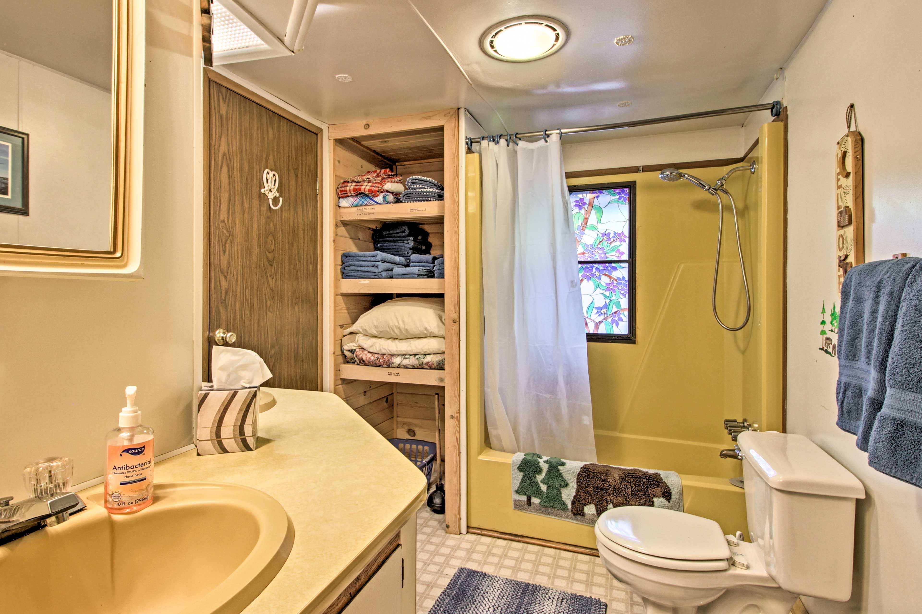Full Bathroom | Main Level | Hair Dryer