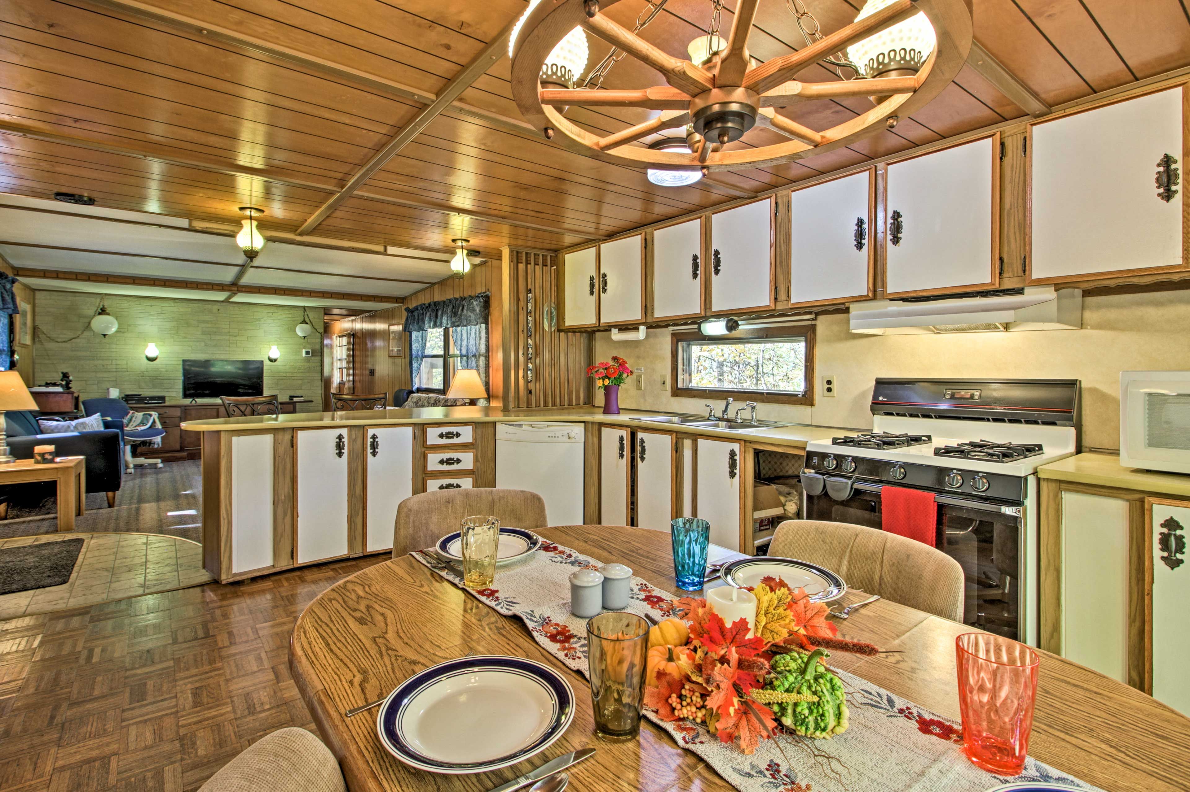 Kitchen | Coffee Maker | Crock-Pot | Toaster | Blender | Hot Water Pot