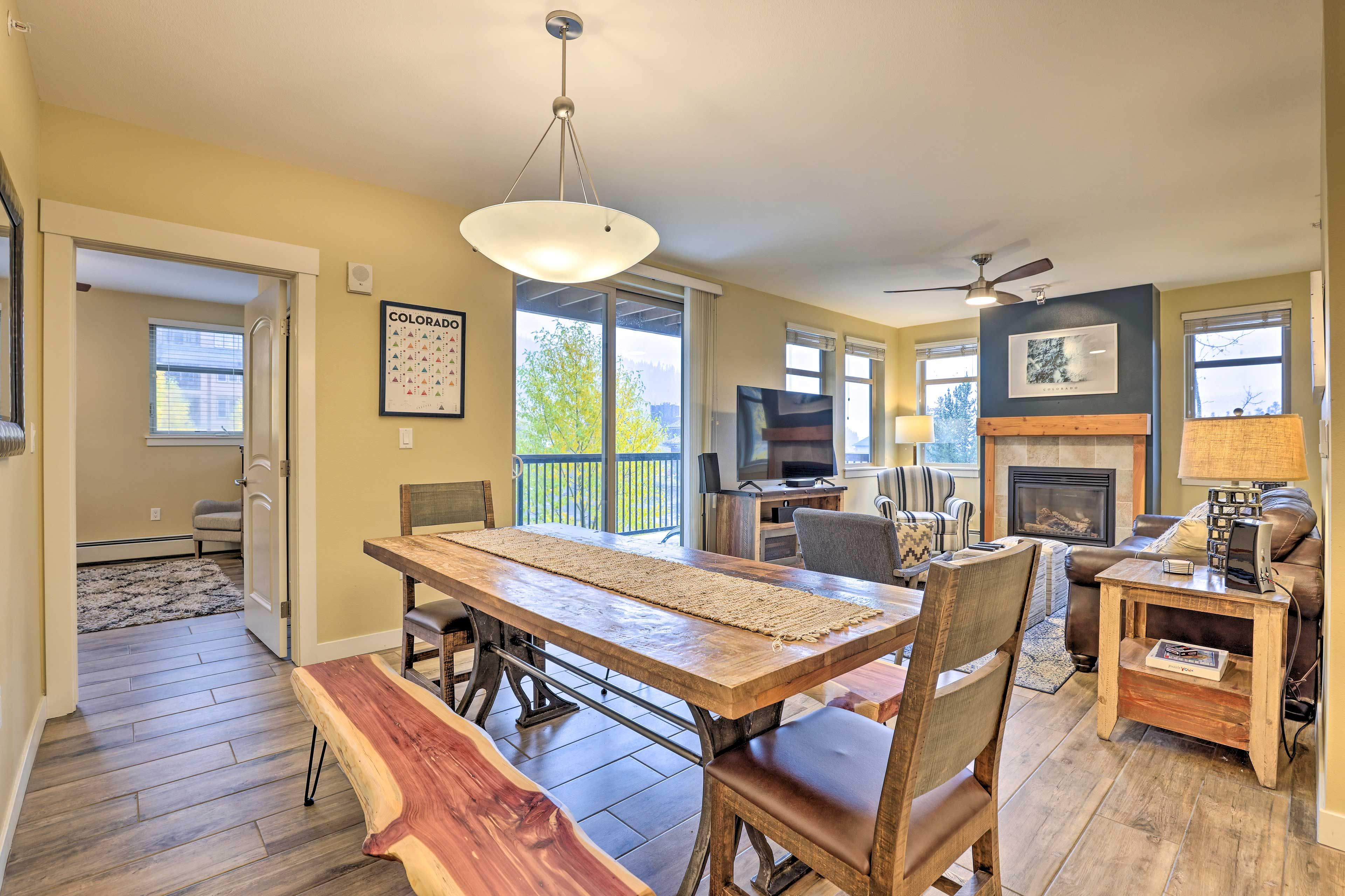 Dining Area | Dishware/Flatware Provided